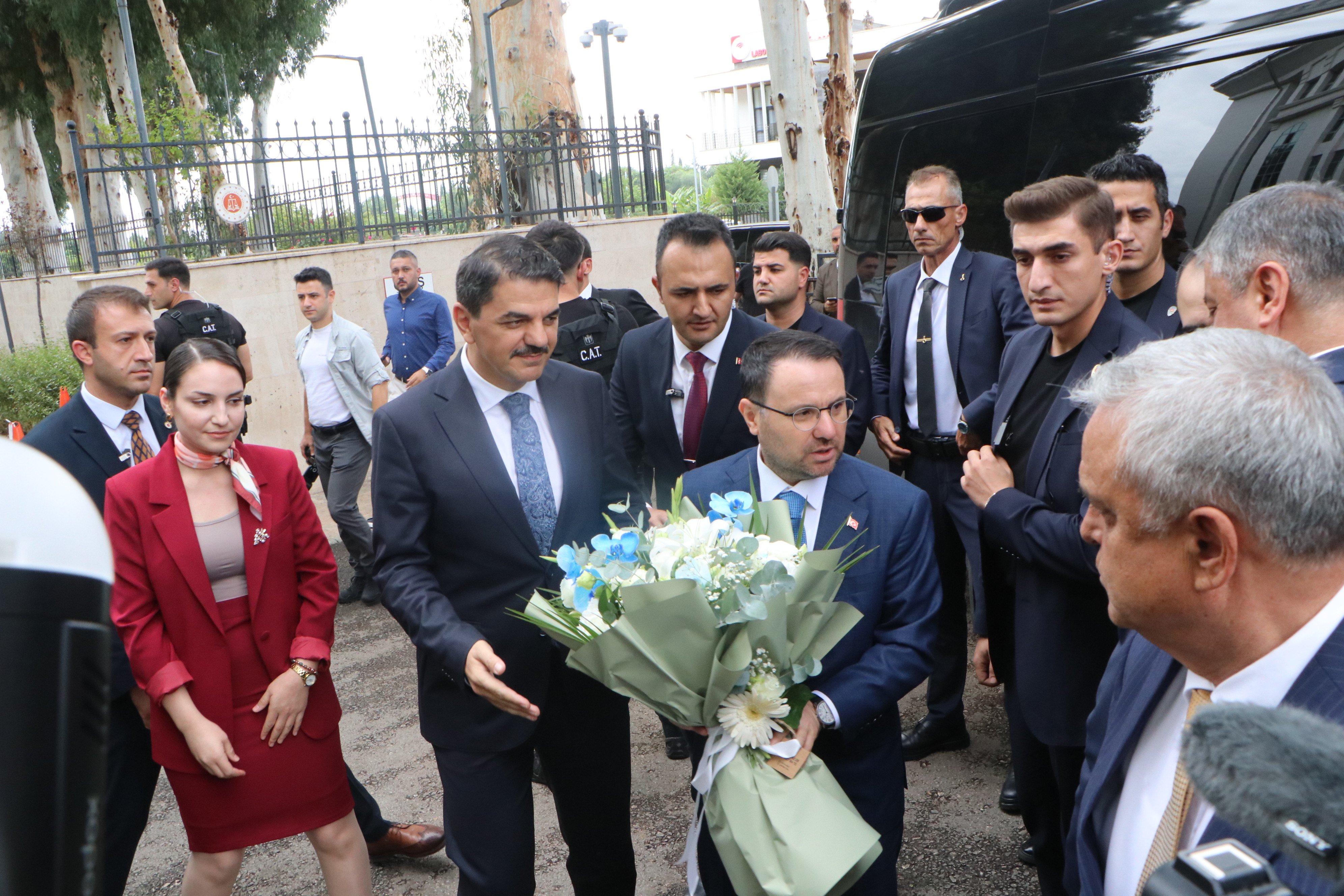 Bakan Gürlek MHP İl Başkanlığı ziyareti