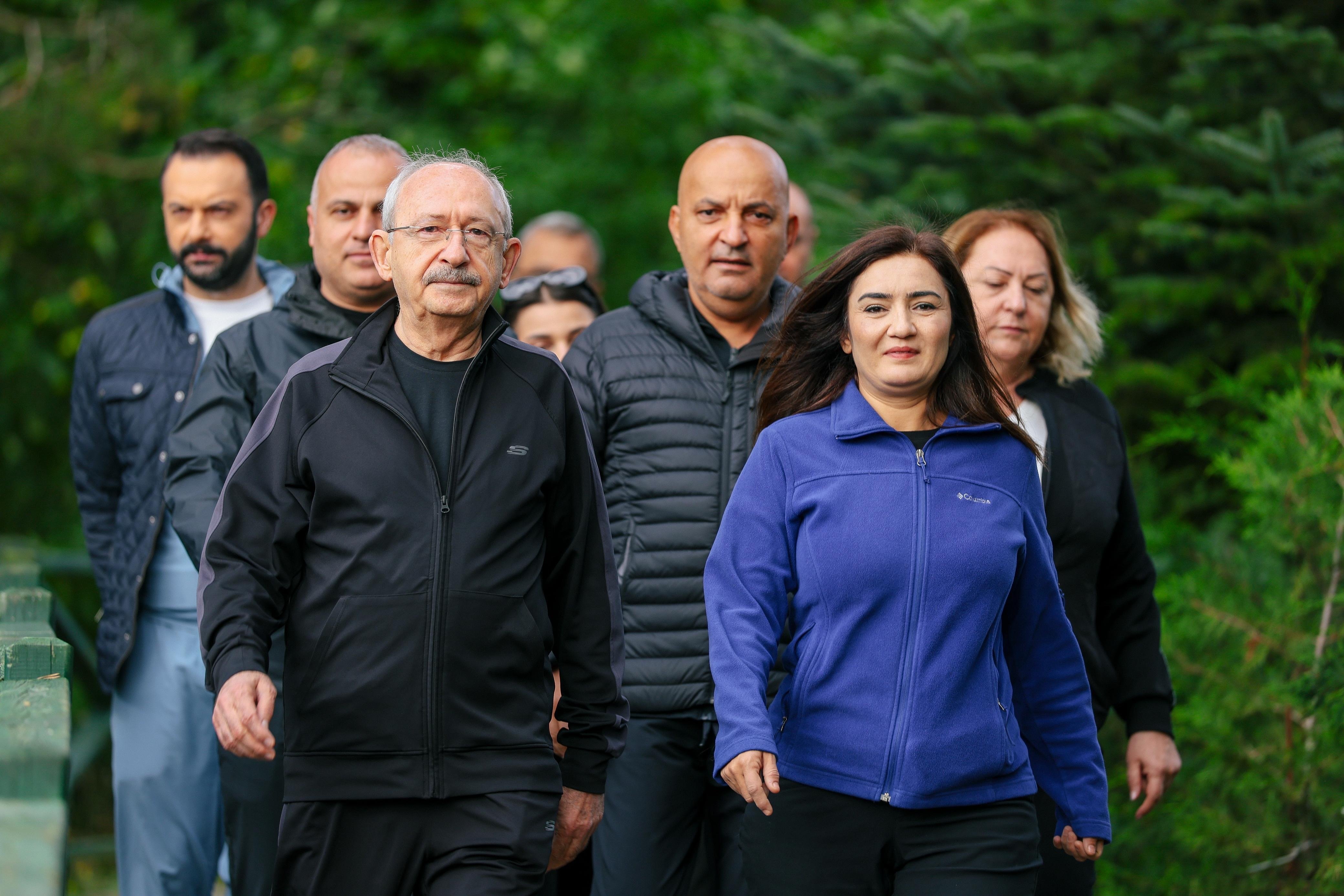 Kemal Kılıçdaroğlu partililerle yürüyüş yaptı