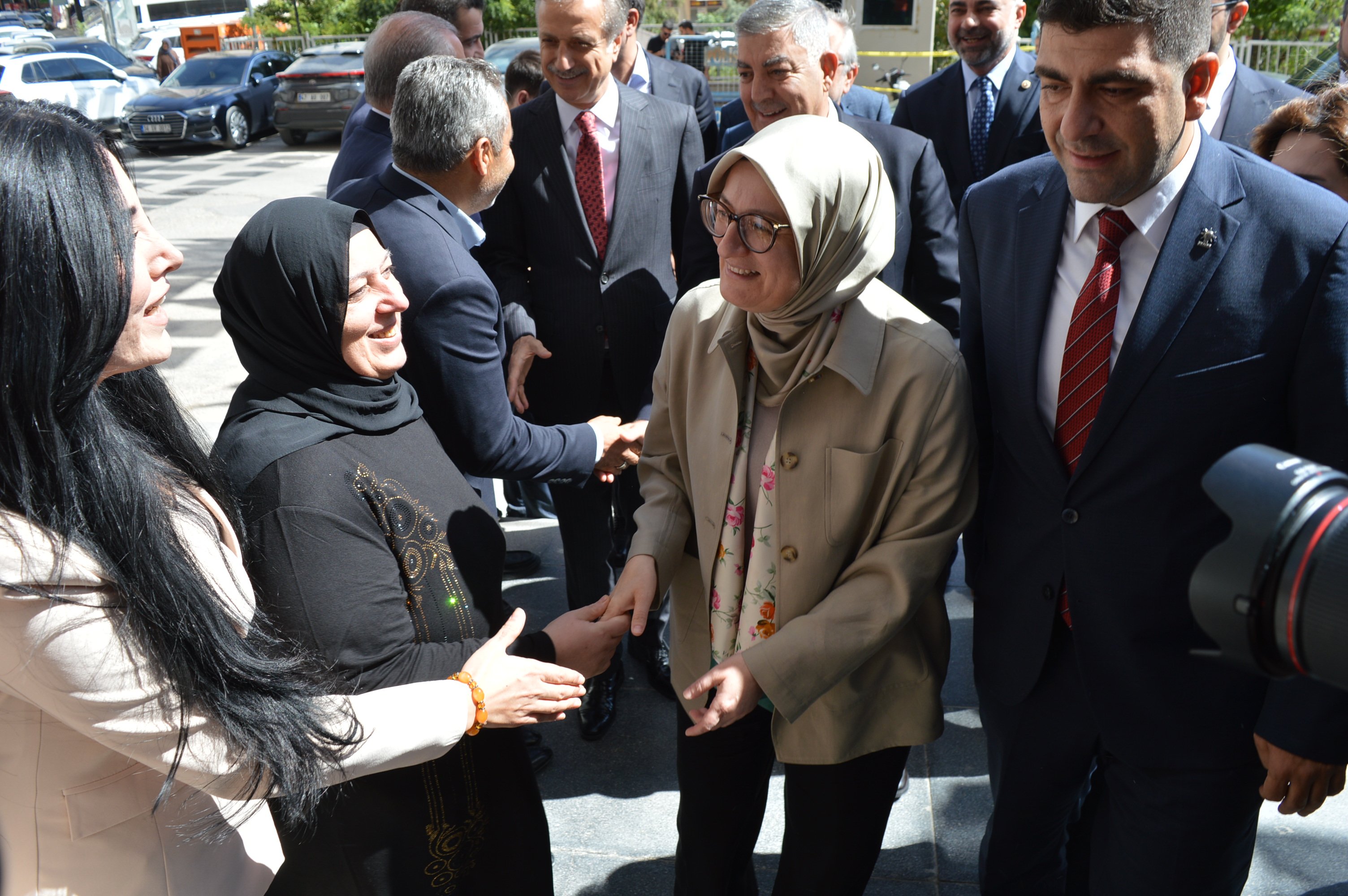 Belgin Uygur, Mardin’de partililere hitap etti