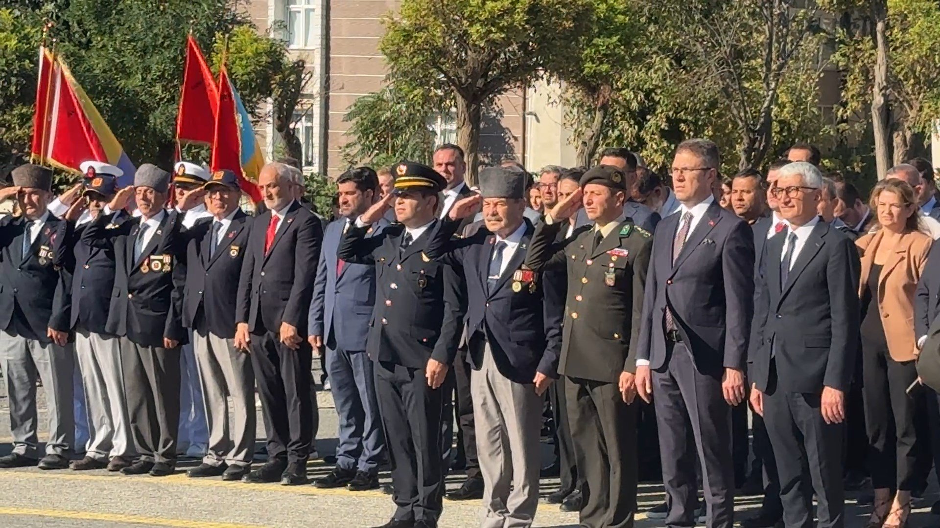 Avcılar Kaymakamlığı önünde tören