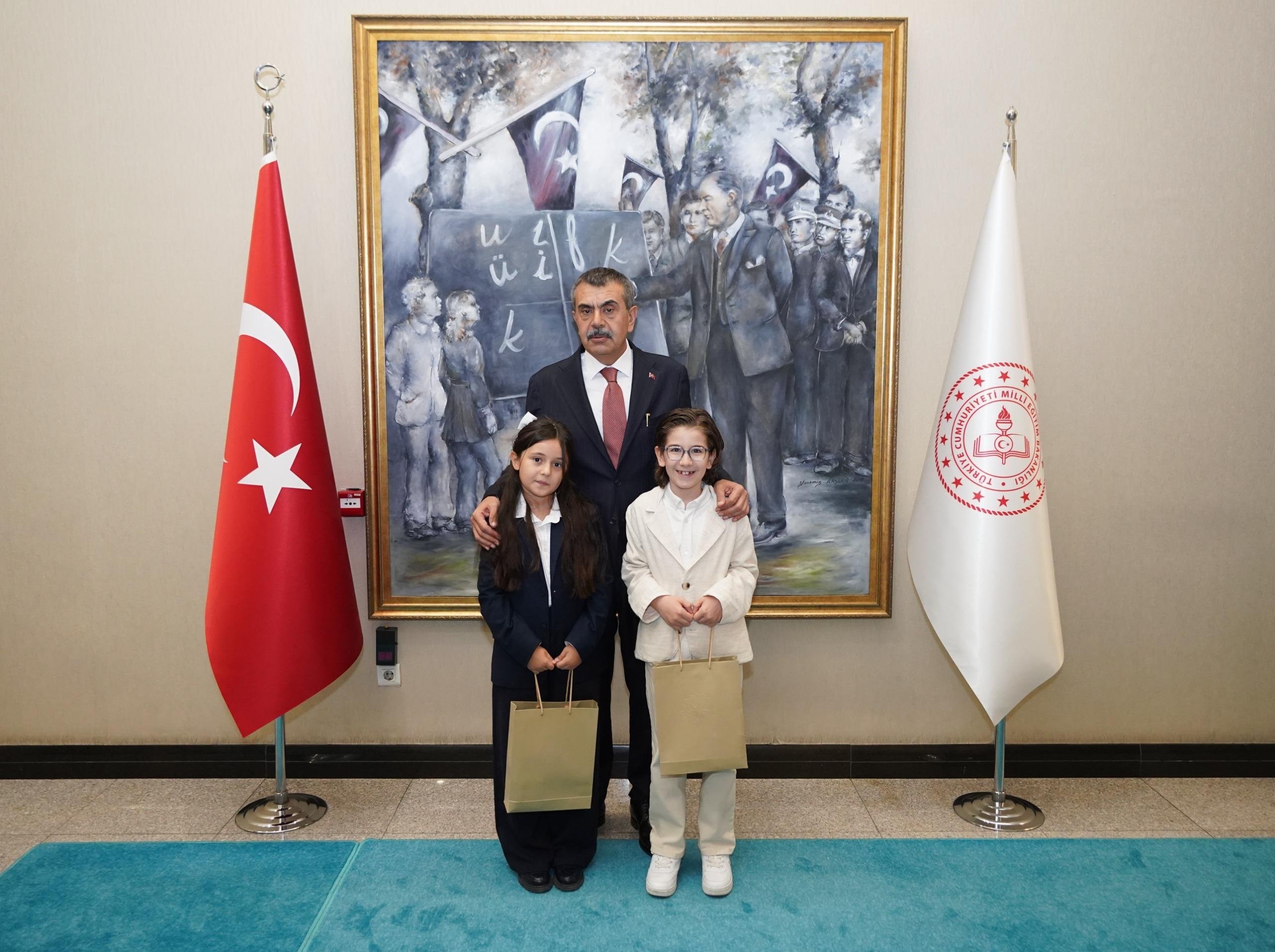 Bakan Tekin, öğrencilerle sohbet etti