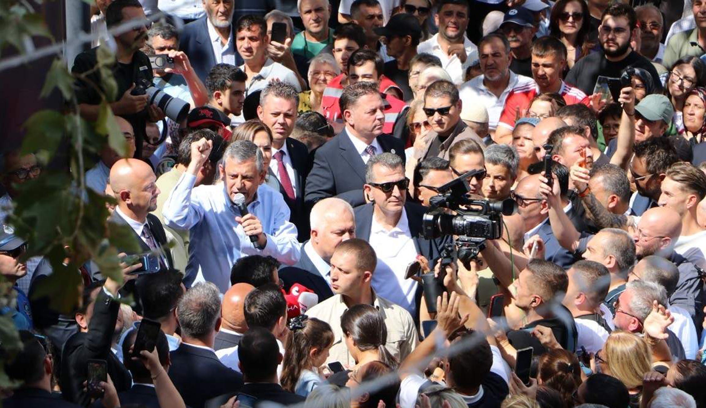 Yeni Parti Genel Başkanı Özgür Özel