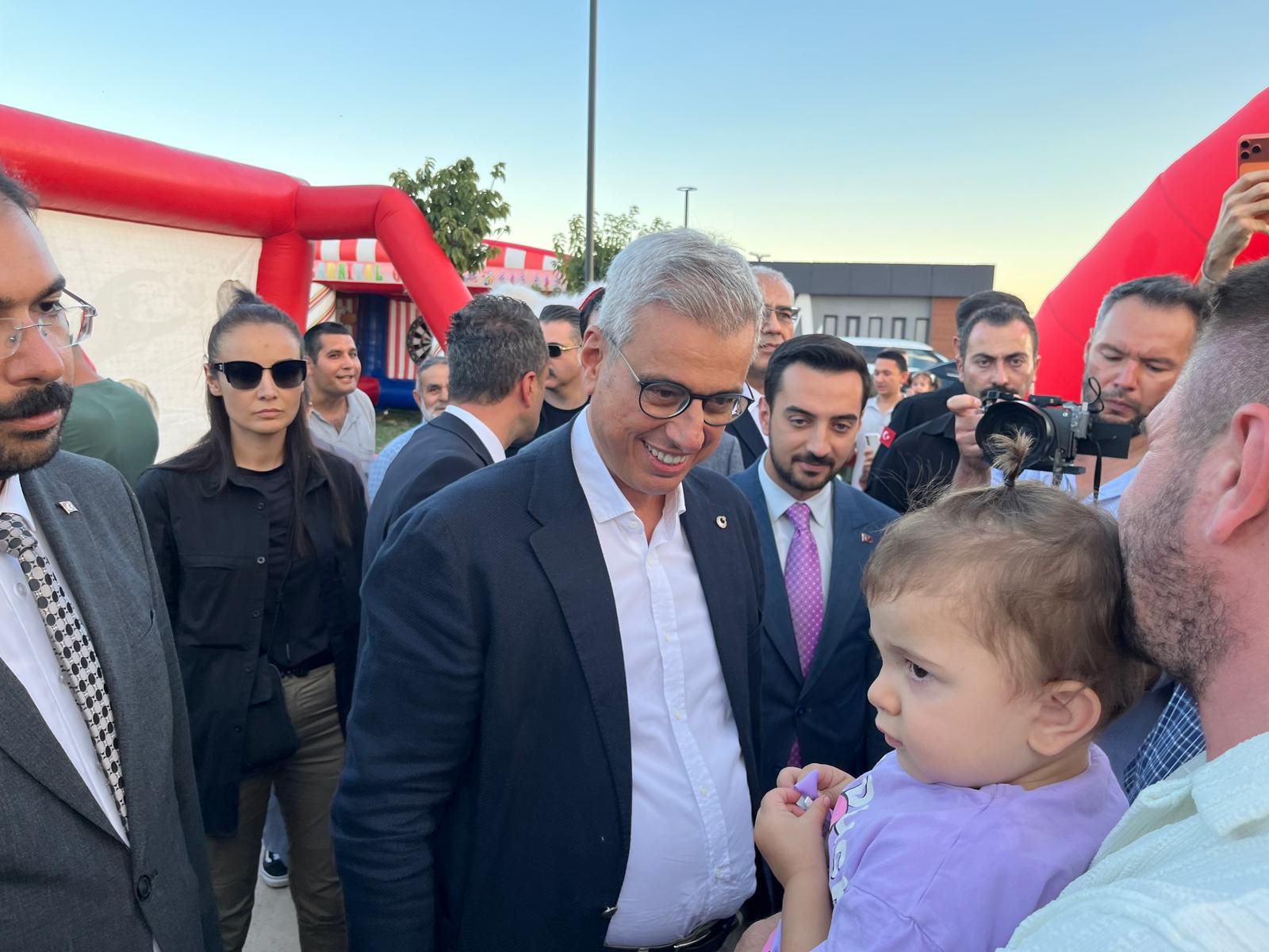 Sağlıklı Çocuk Festivali’nde çocuklar sağlık istasyonlarını gezdi