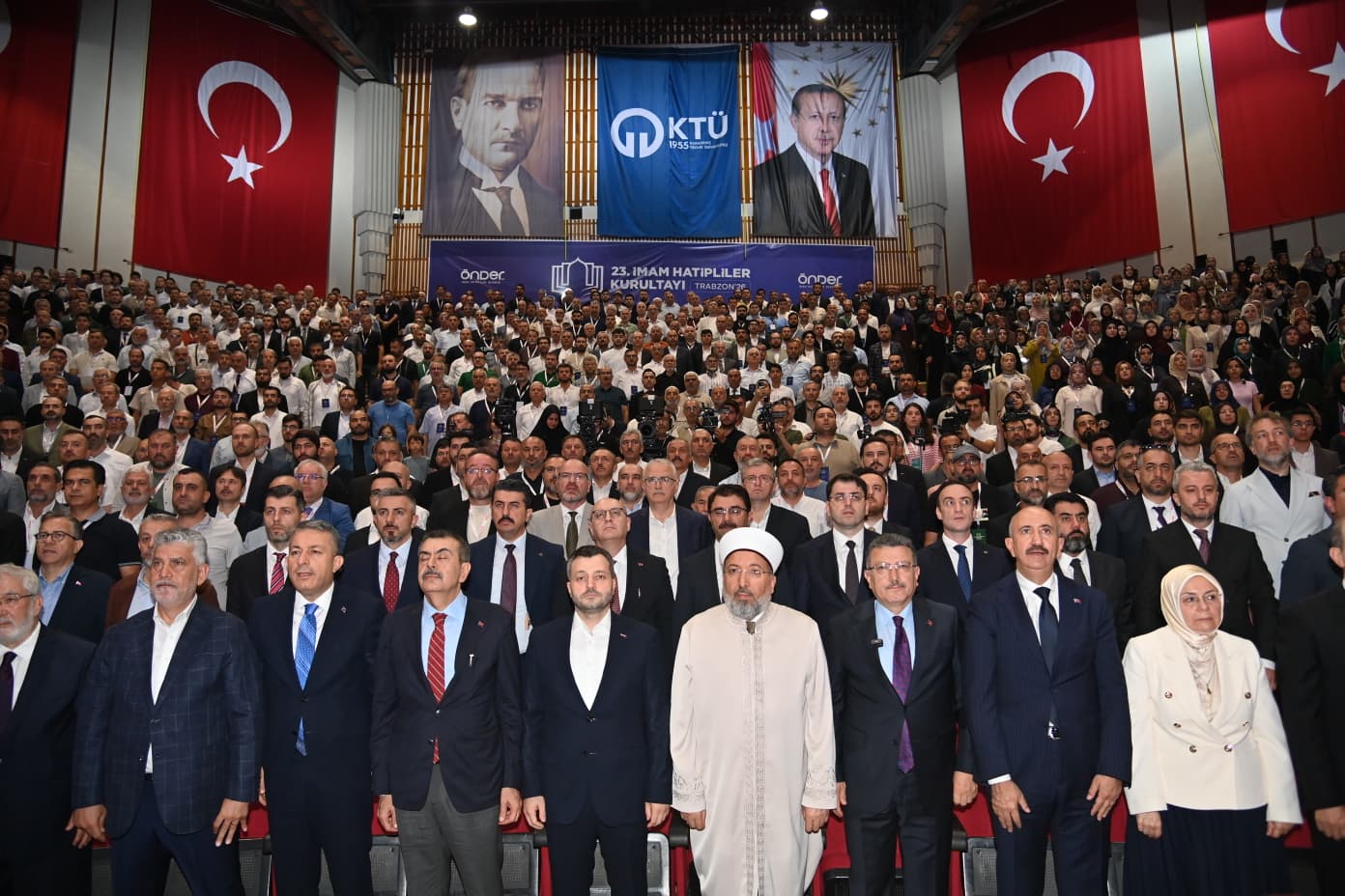 Bakan Tekin kurultayda