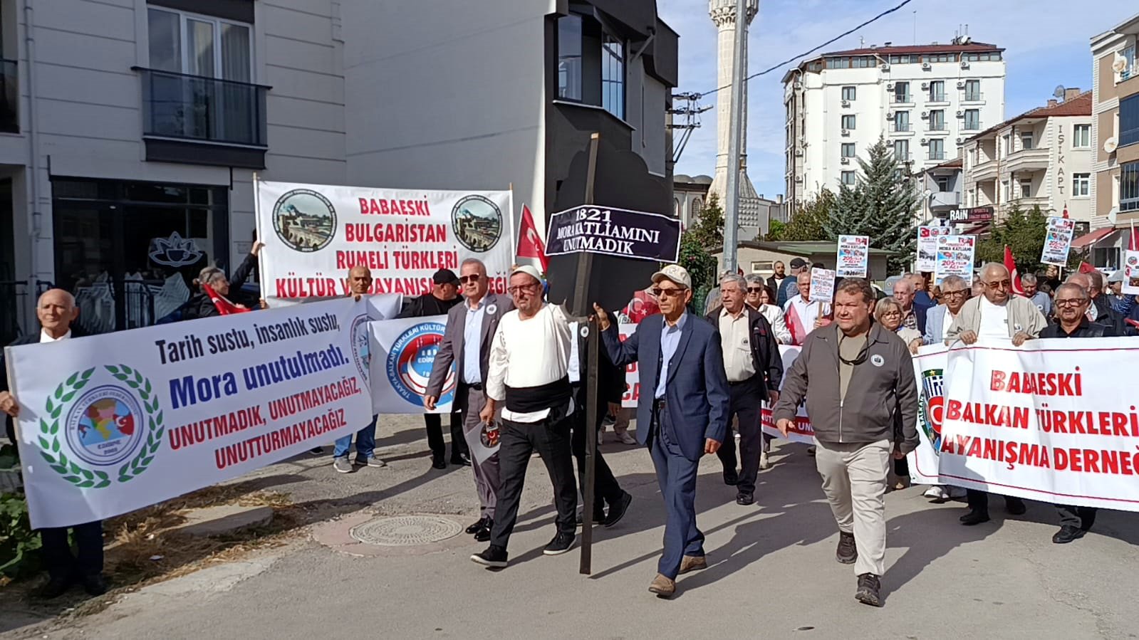 Balkan Rumeli Türkleri Konfederasyonu Genel Sekreteri İsmail Kocaköse anma programında konuşma yapıyor