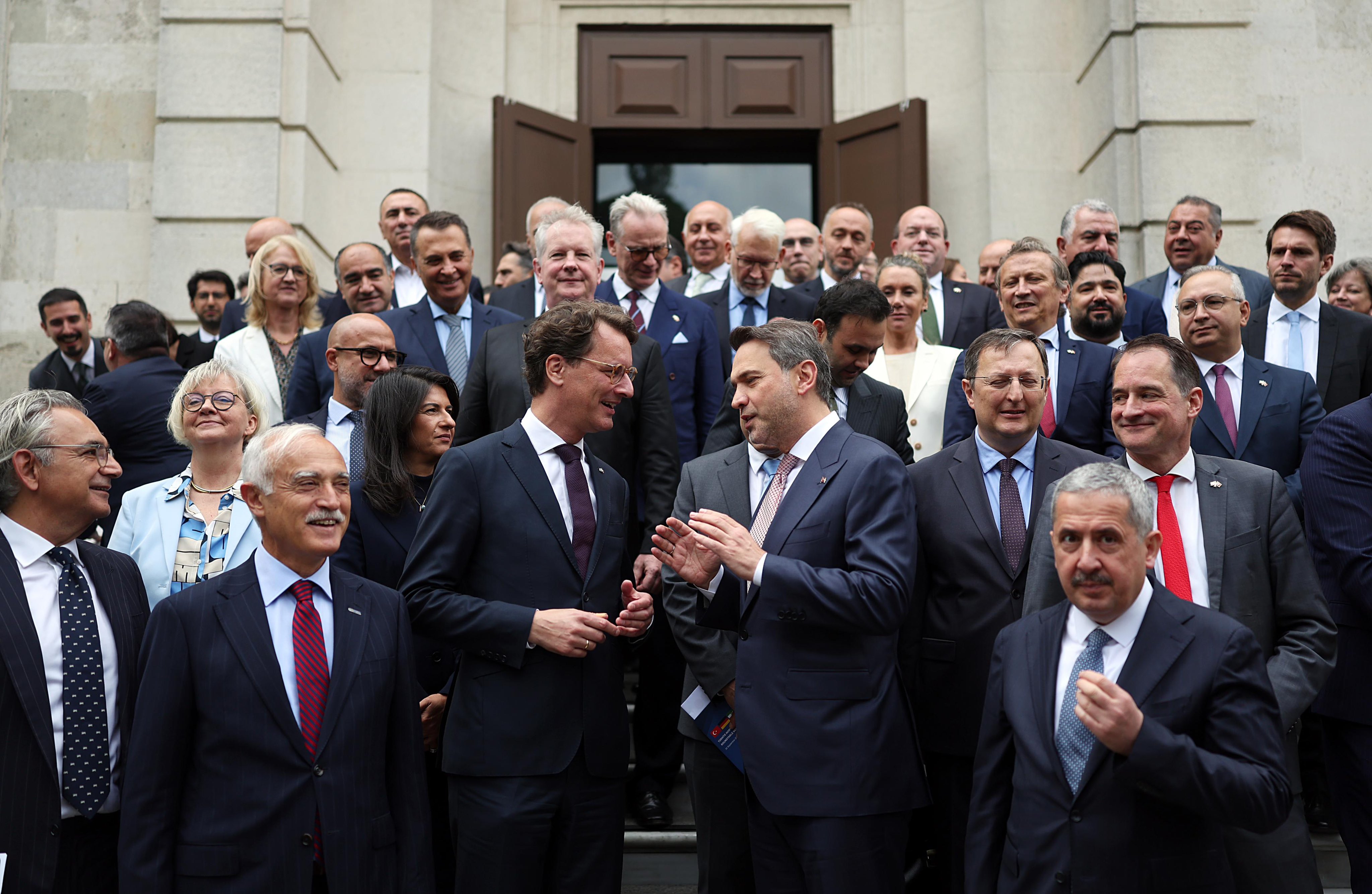Bakan Bayraktar, iş dünyası liderlerine ortaklık çağrısında bulundu.