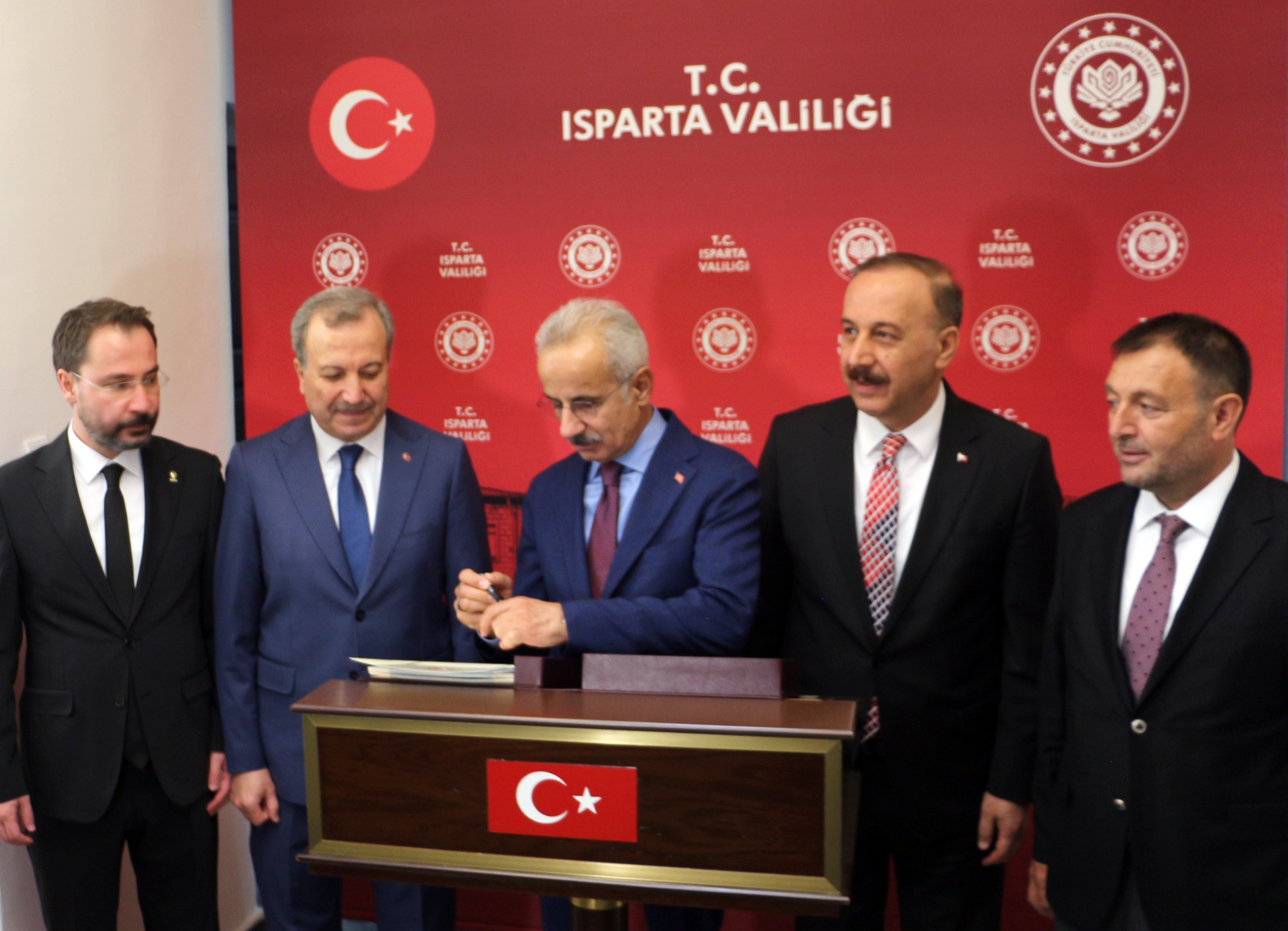 Bakan Abdulkadir Uraloğlu, AK Parti Isparta İl Başkanlığı