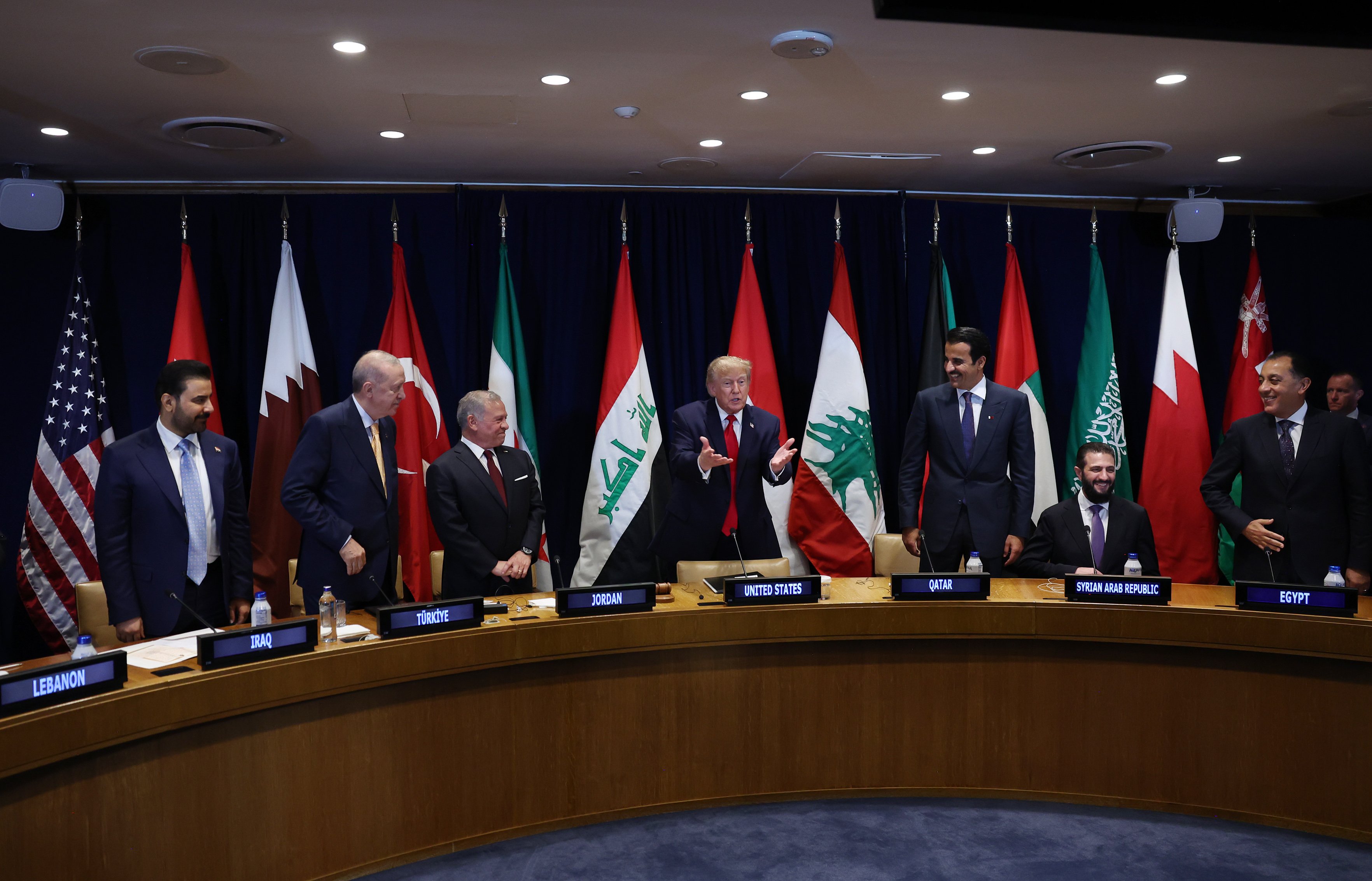 Zirvede liderler arasında ikili görüşmeler gerçekleştirildi