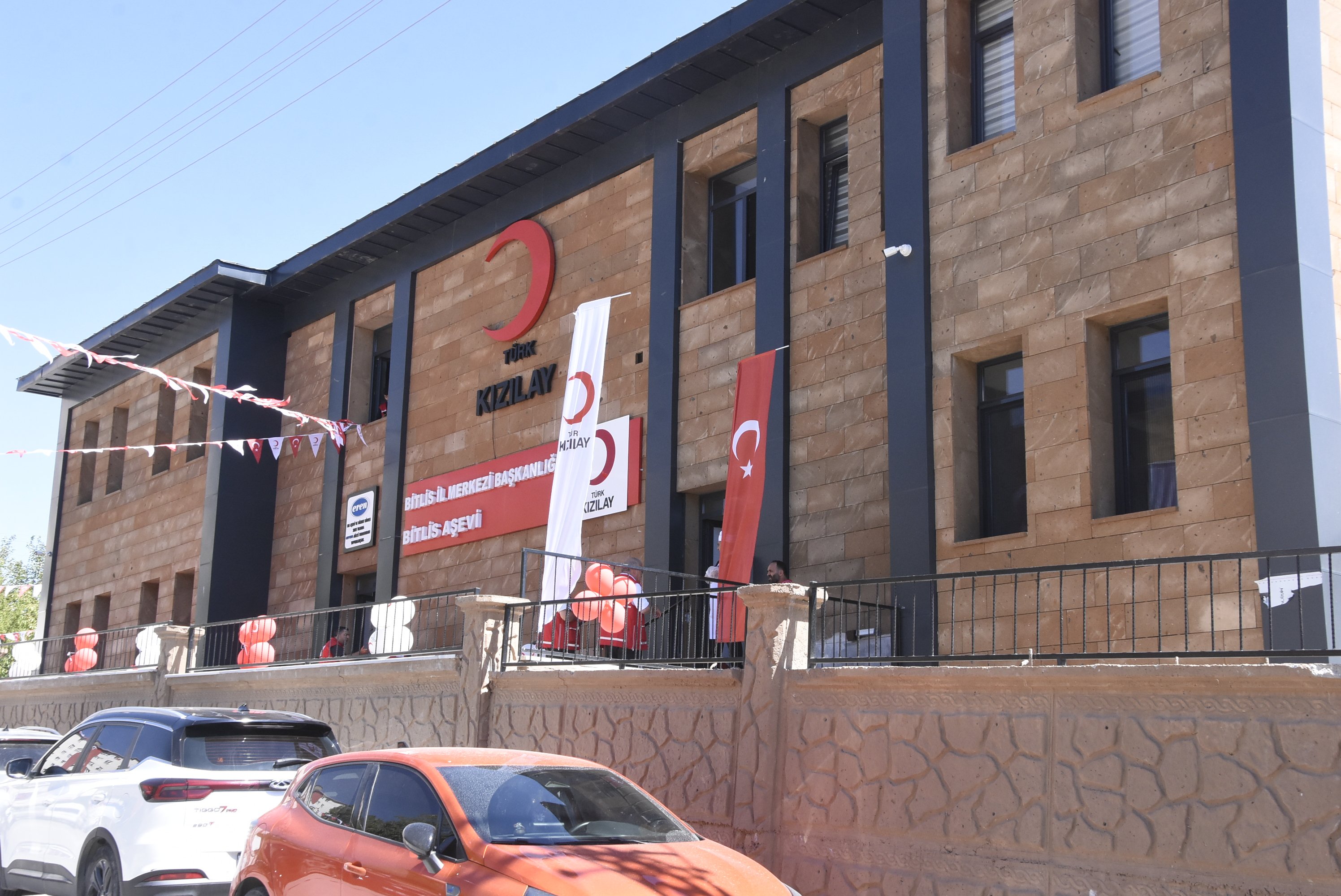 Bitlis Vali Vekili Tarık Safa Kahveci Aşevi Açılışında Konuşuyor