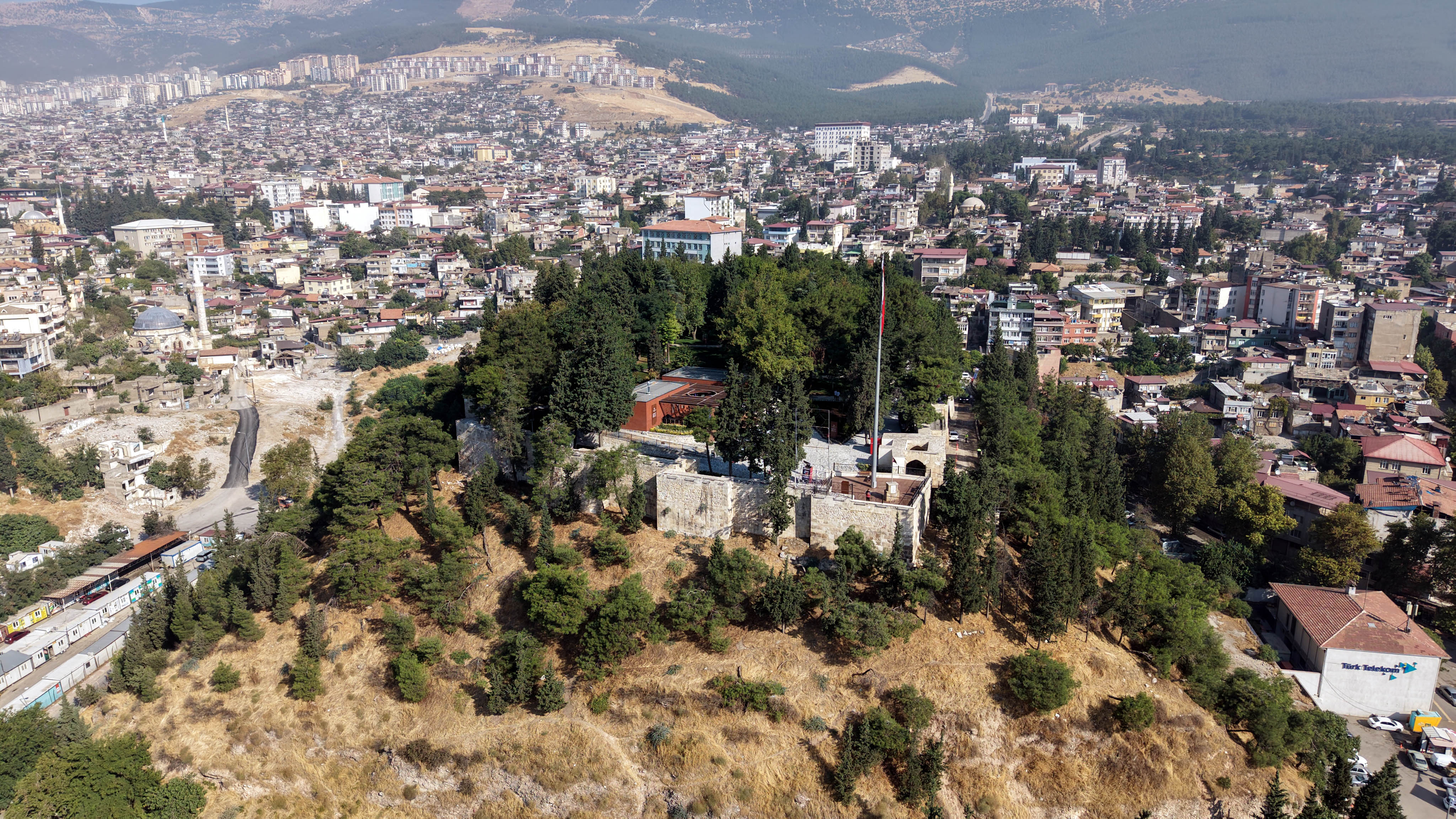 Restorasyonu tamamlanan Maraş Kalesi