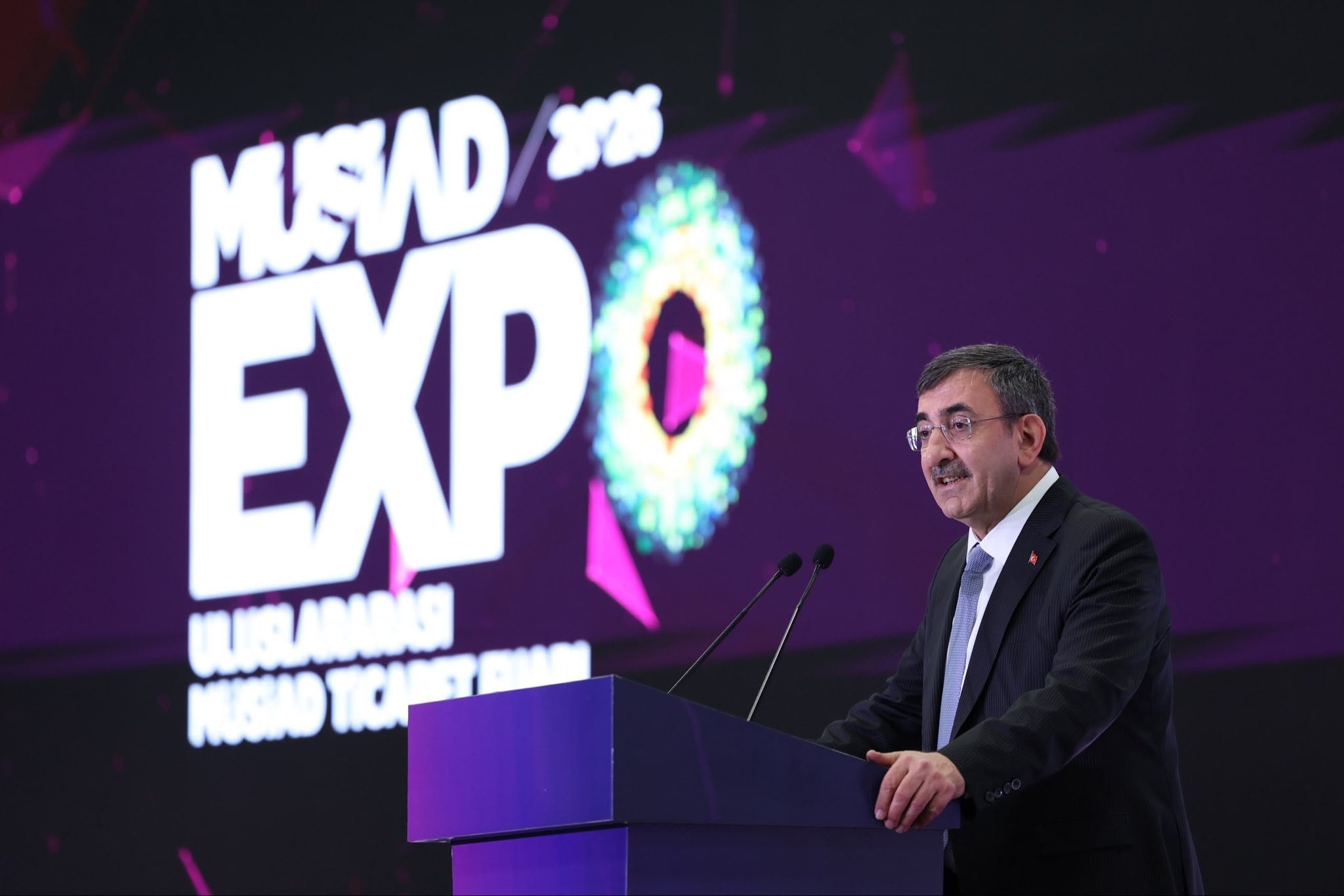 Cevdet Yılmaz fuar alanında incelemelerde bulundu