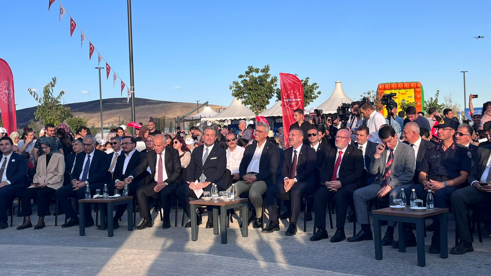 Bakan Memişoğlu, sağlık istasyonlarını ziyaret etti
