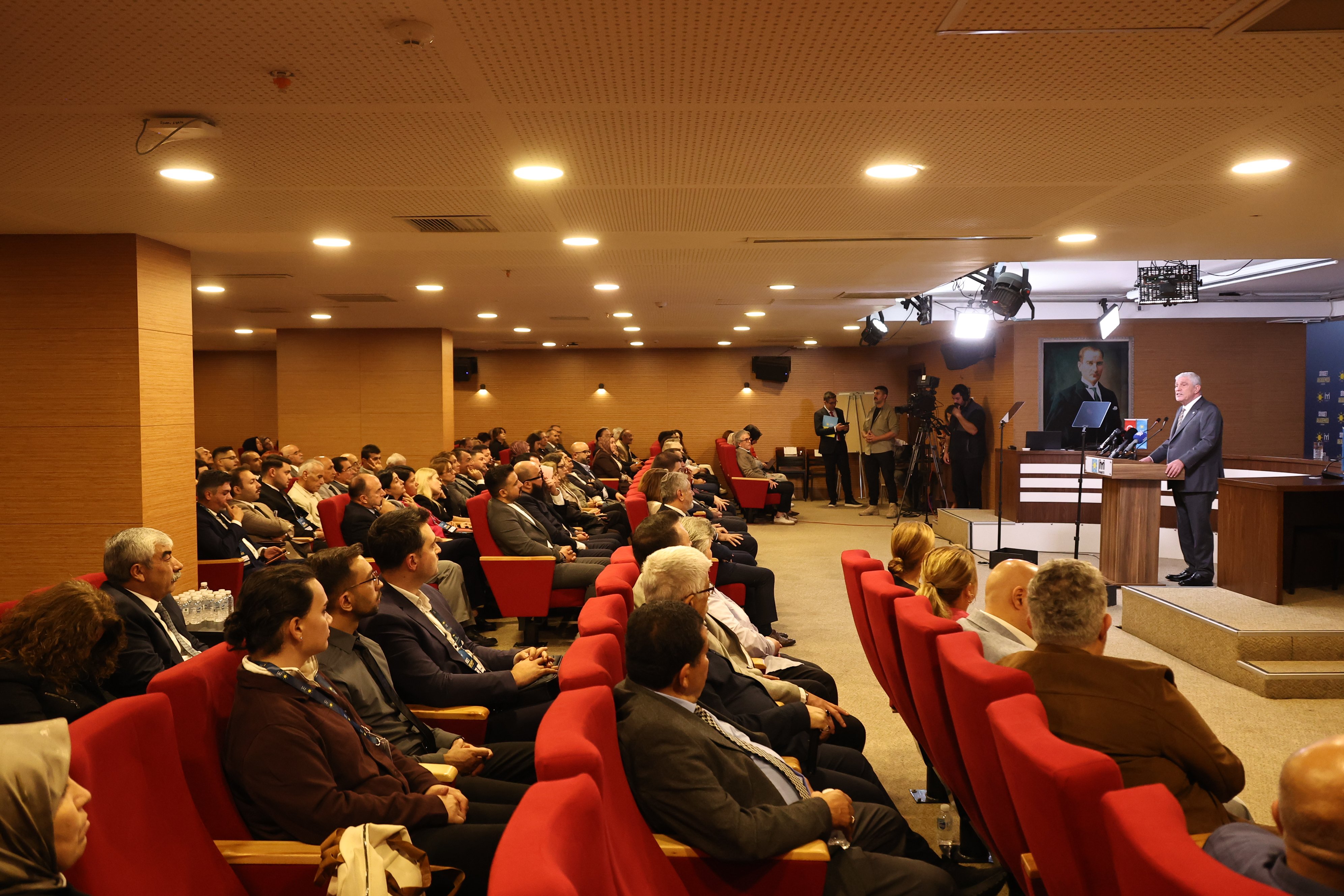 İYİ Parti Siyaset Akademisi 3. dönem açılış programına ilgi yoğundu.