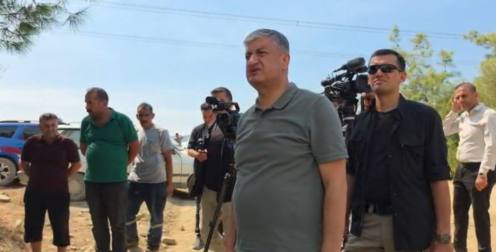Adana Valisi Mustafa Yavuz yangın söndürme çalışmalarını yerinde inceledi