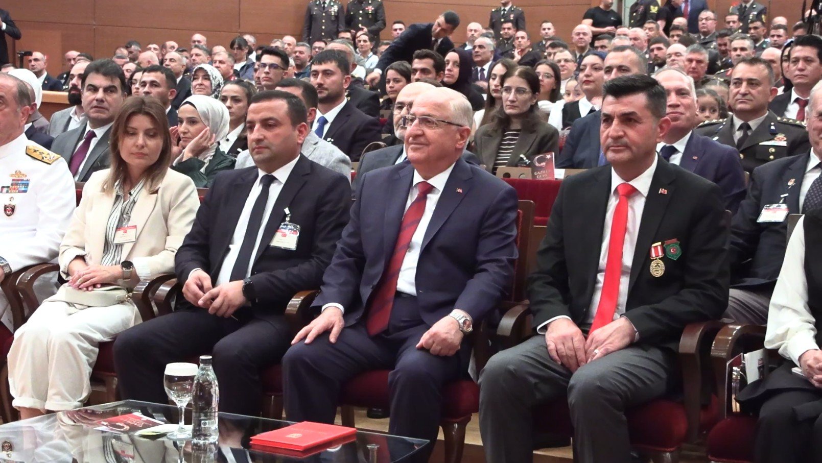 Yaşar Güler MSÜ Kara Harp Okulu töreninde gazilerle bir arada