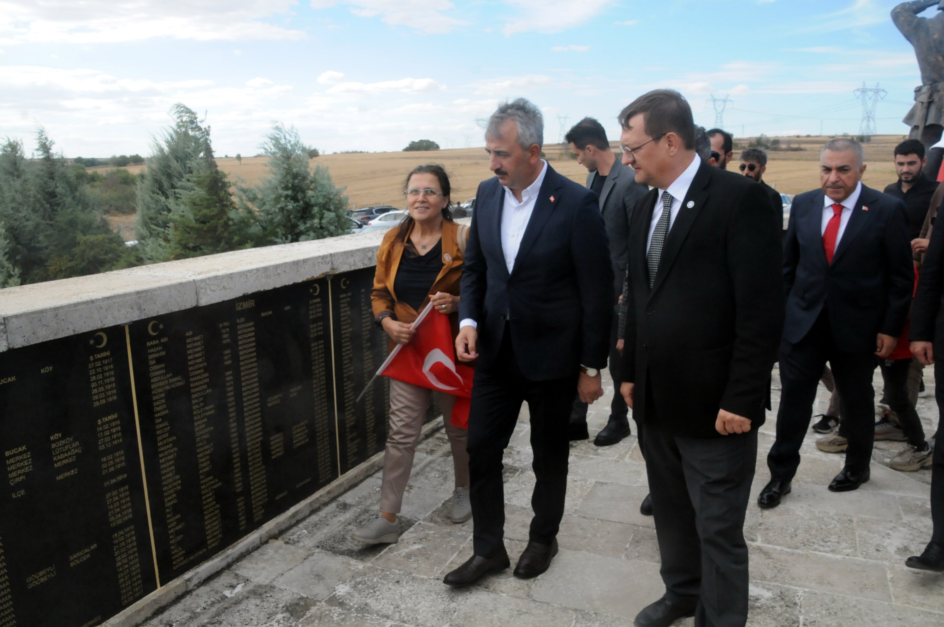 Edirne Valisi Yunus Sezer şehitlikte incelemelerde bulundu