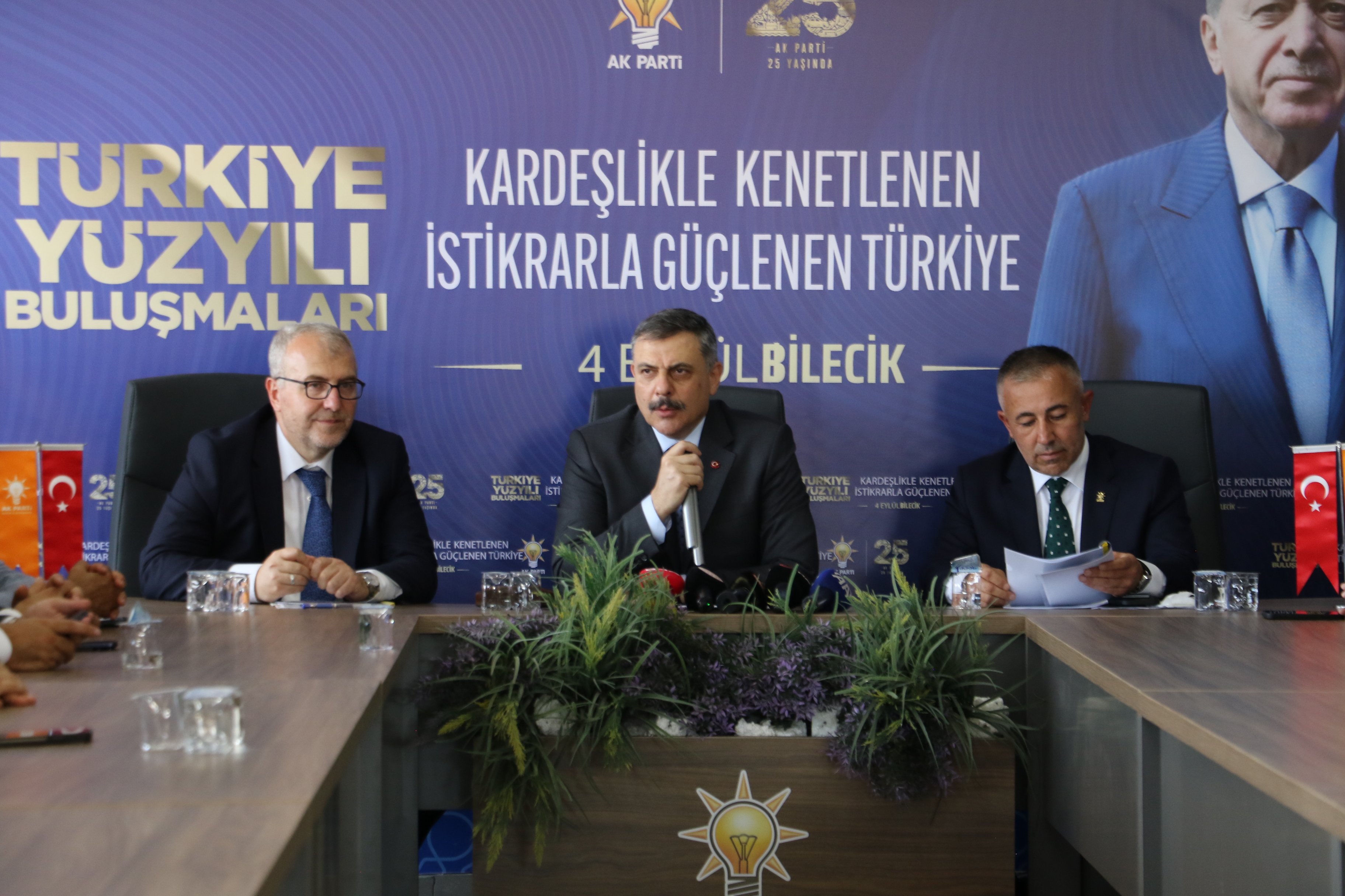 İçişleri Bakanı Çiftçi Bilecik AK Parti İl Başkanlığı ziyaretinde