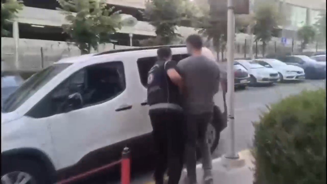 Sahte belgelerle vatandaşlık operasyonu
