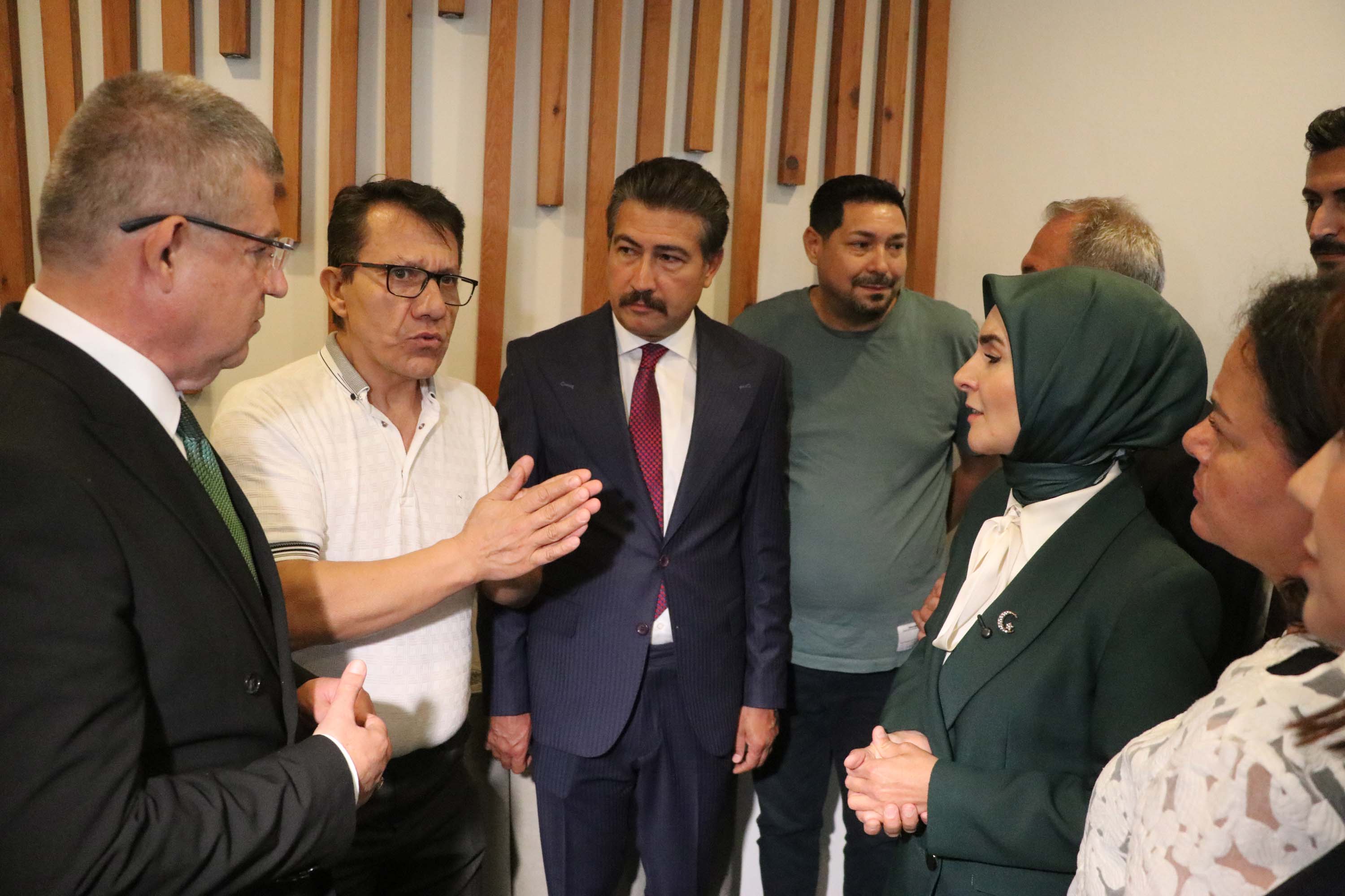 Aile ve Sosyal Hizmetler Bakanı Mahinur Özdemir Göktaş konuşma yaparken