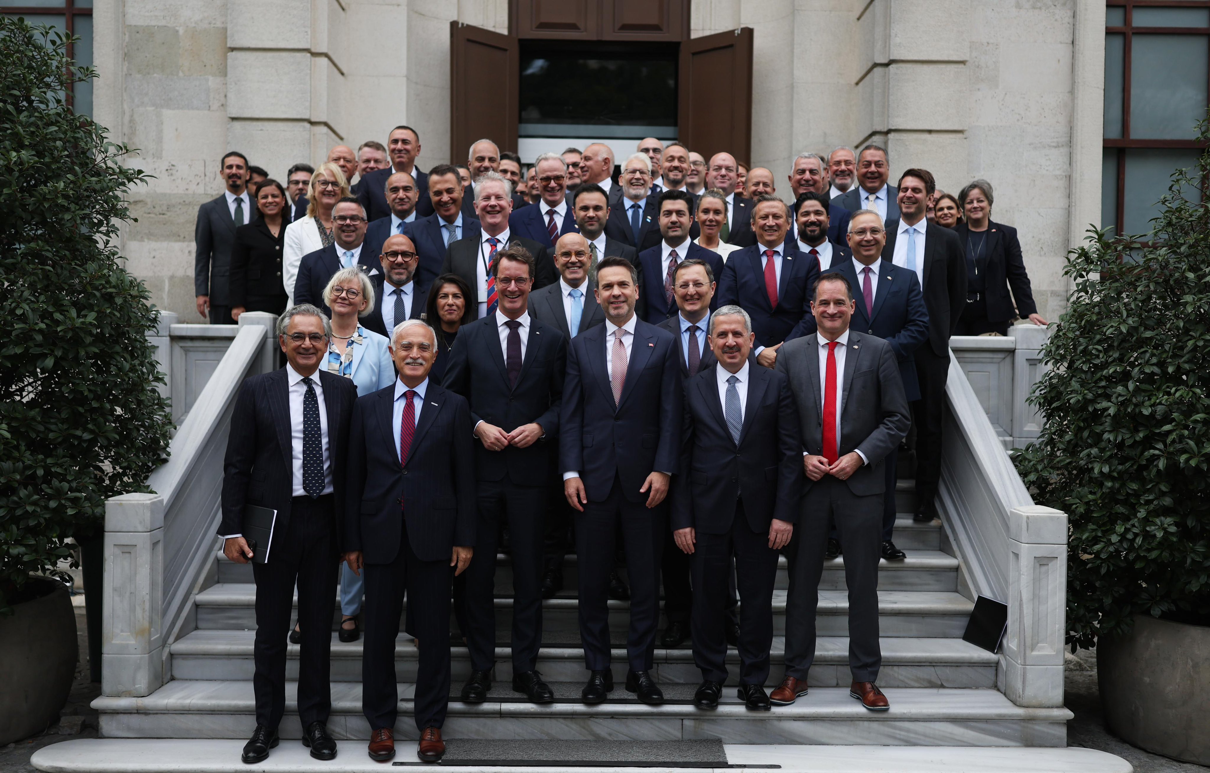 Forumda enerji yatırımları ve finansman konuları ele alındı.