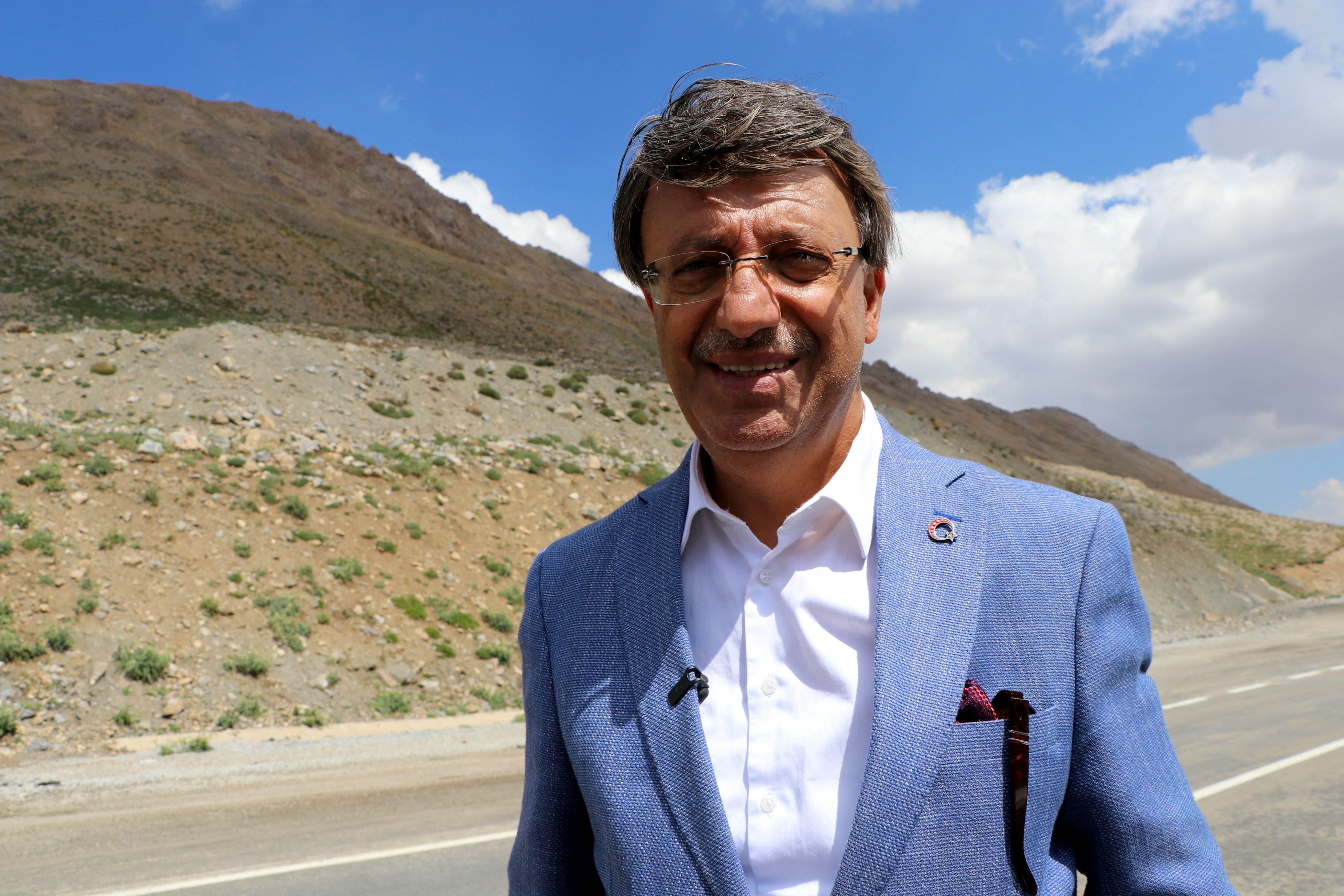 AK Parti Van Milletvekili Kayhan Türkmenoğlu açıklama yapıyor