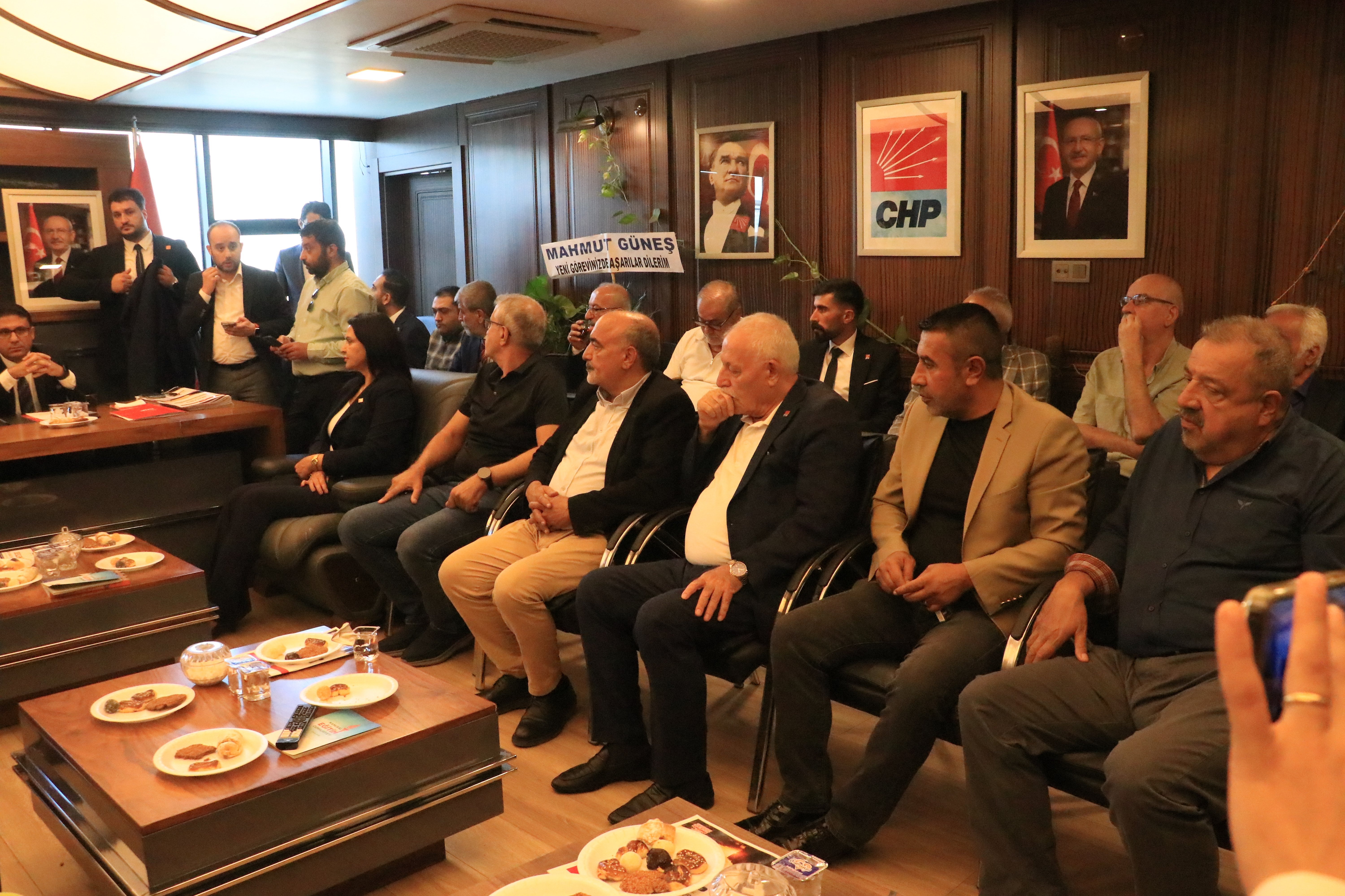 Müslim Sarı partililere seslendi