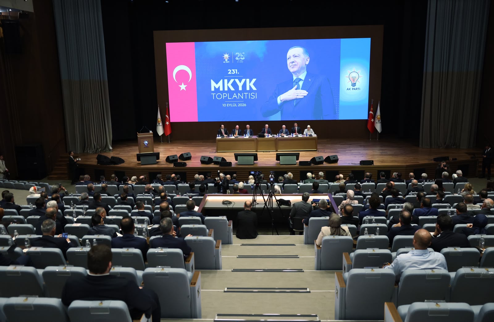 AK Parti MKYK toplantısı