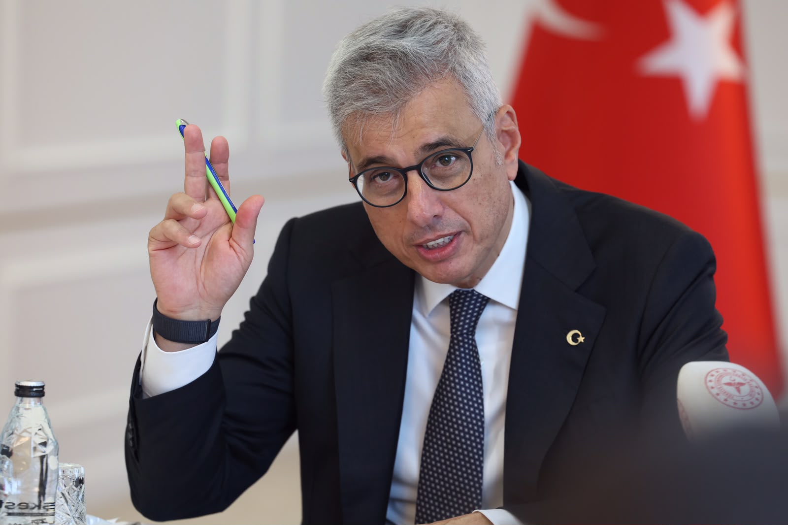 Sağlık Bakanı Kemal Memişoğlu öğrencilere stetoskop hediye etti