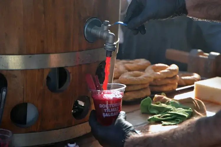 Adana Lezzet Festivali, şehrin ekonomisine ve sosyal hayatına hareketlilik katıyor.