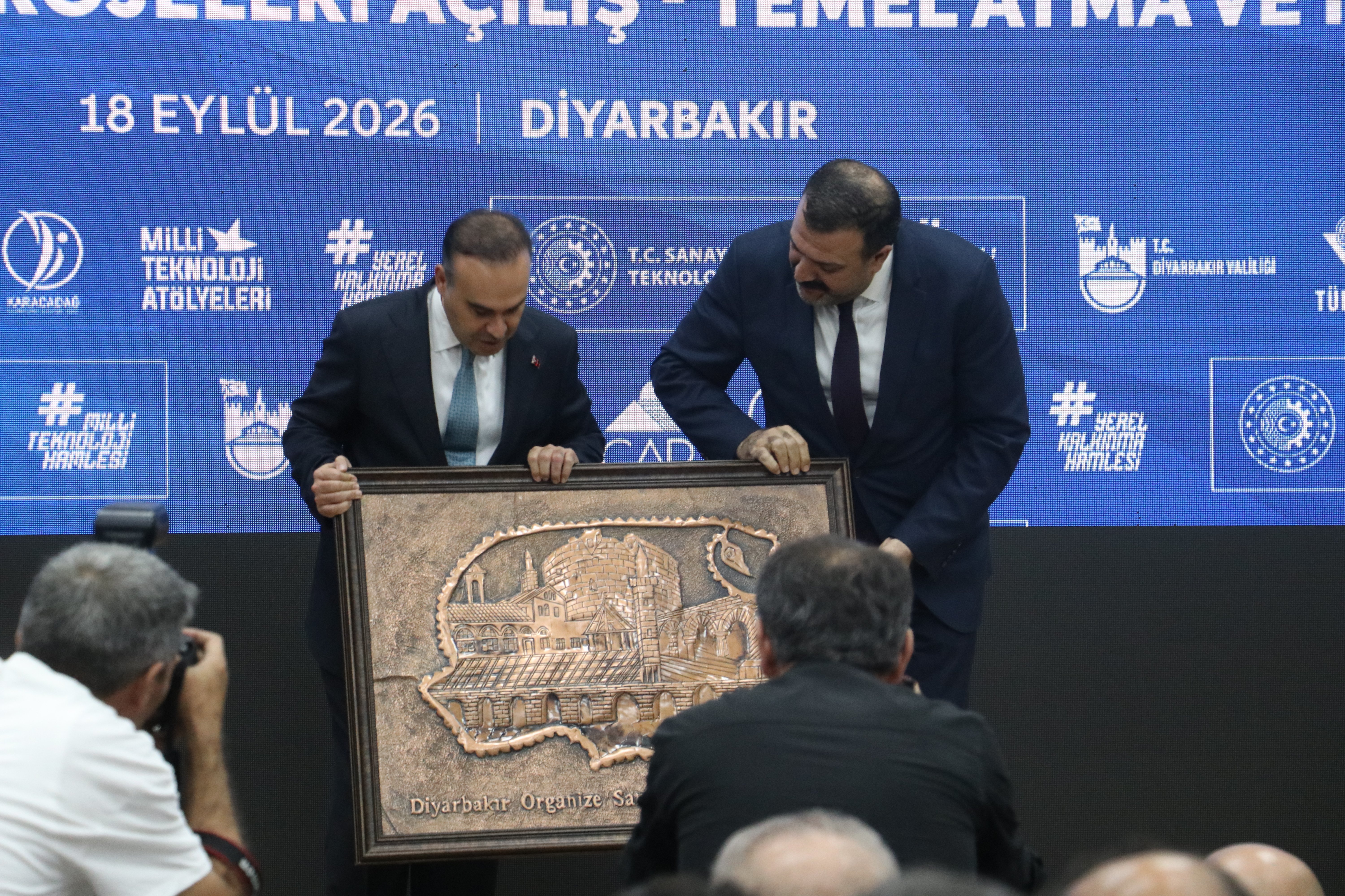 Bakan Kacır, TEKNOFEST etkinliğinde gençlerle bir araya geldi