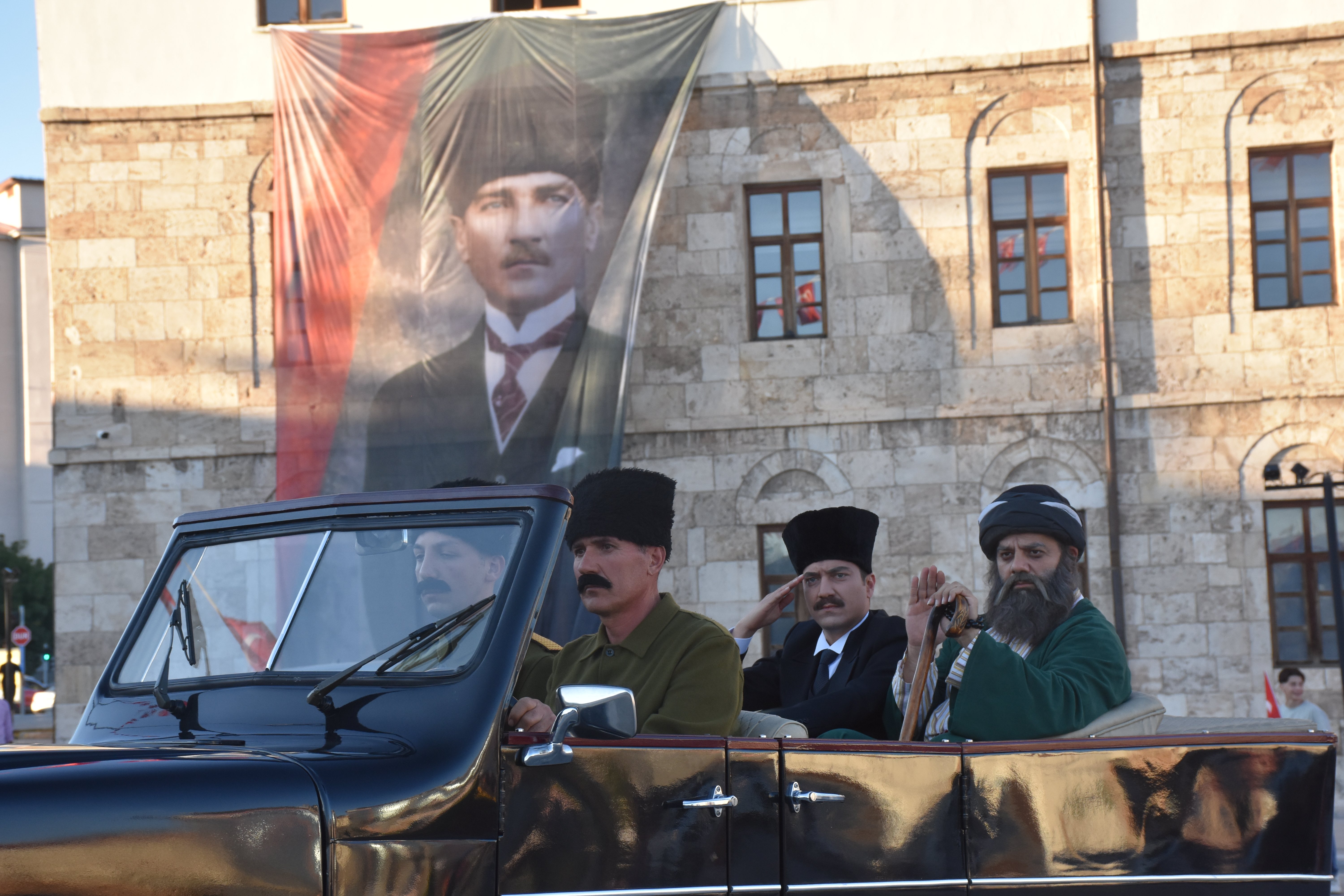 Atatürk Kongre Müzesi önünde tören