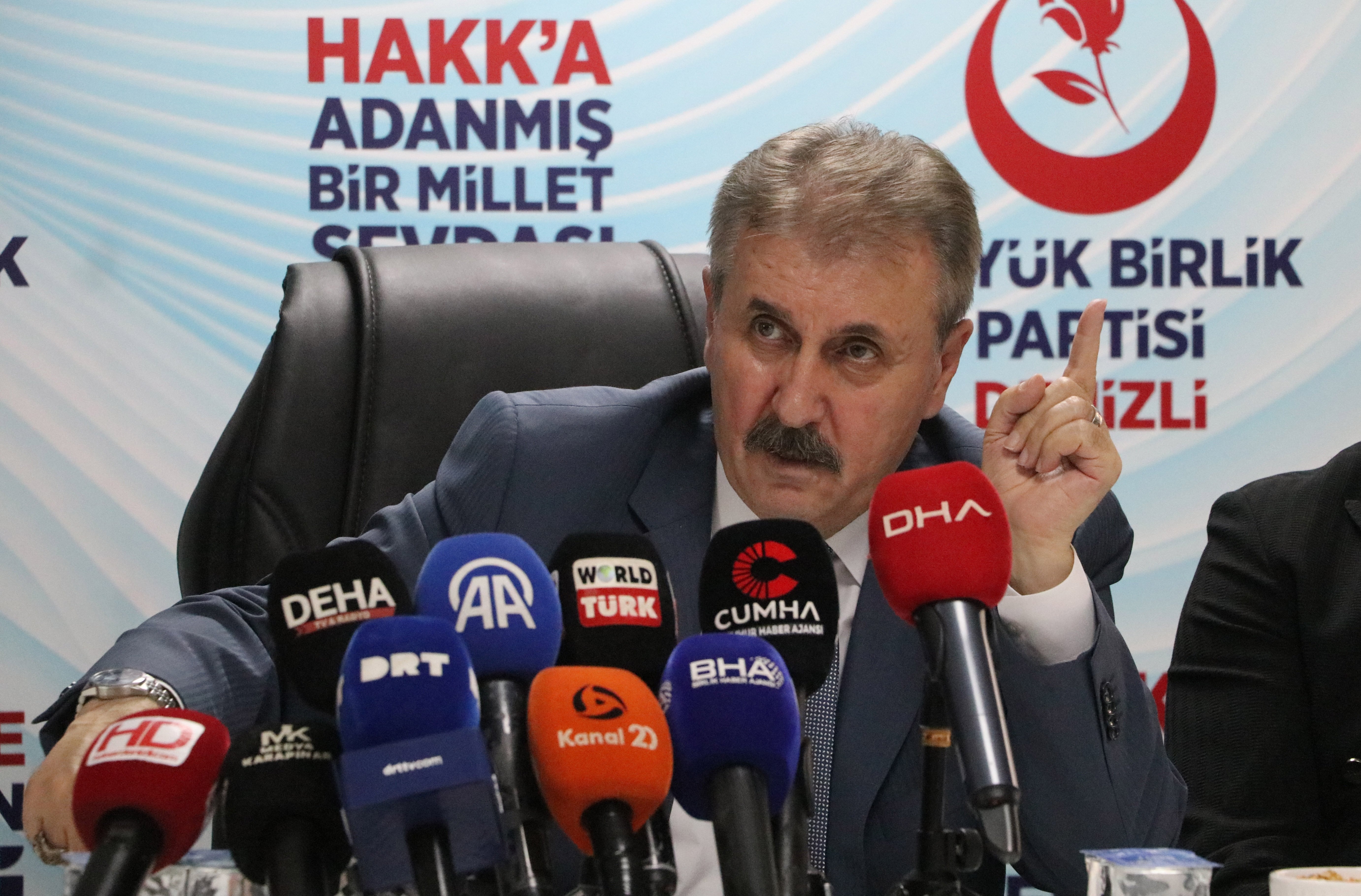 Mustafa Destici, BBP Denizli İl Başkanlığında açıklama yaptı