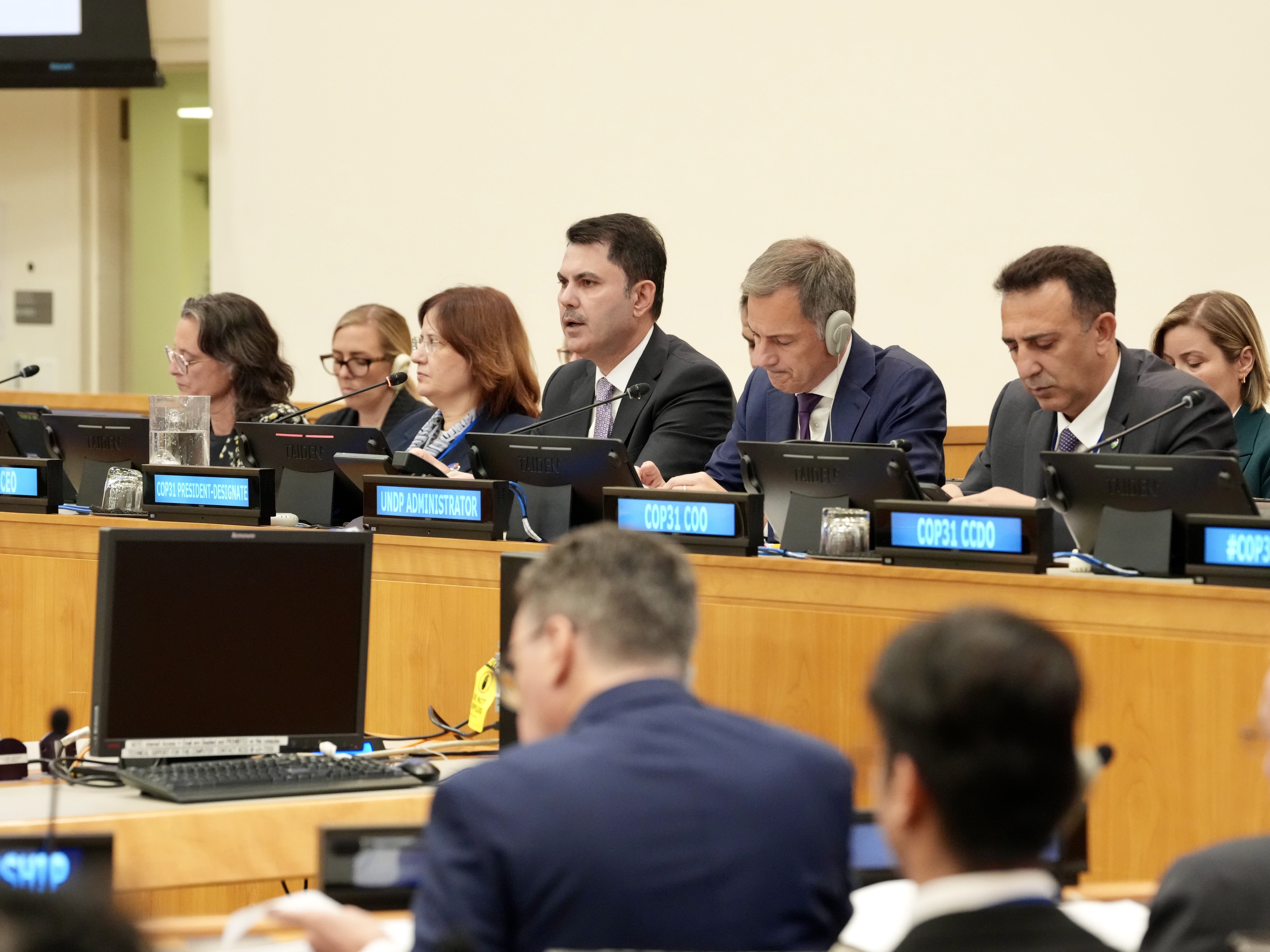 Murat Kurum, COP31 İklim Uygulama Köprüsü toplantısında uluslararası temsilcilerle bir arada