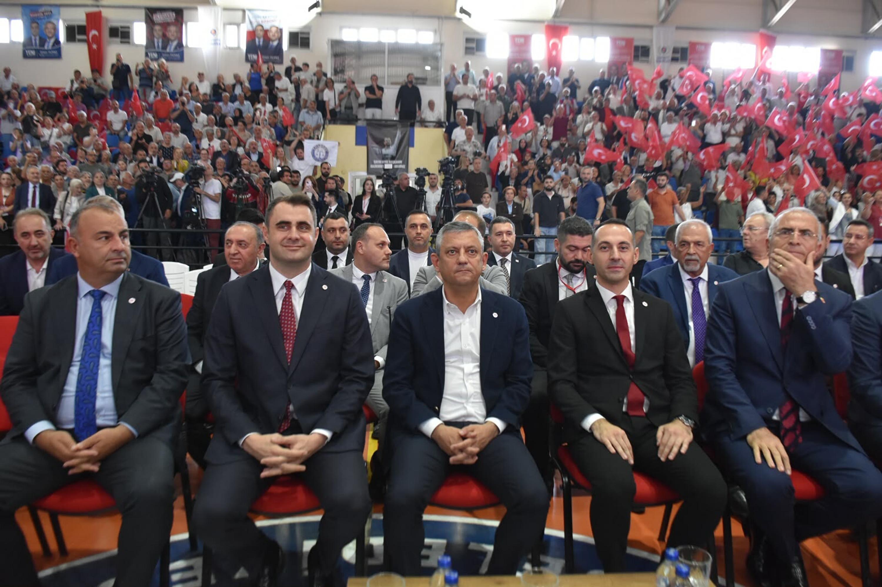 Özgür Özel ve adaylar