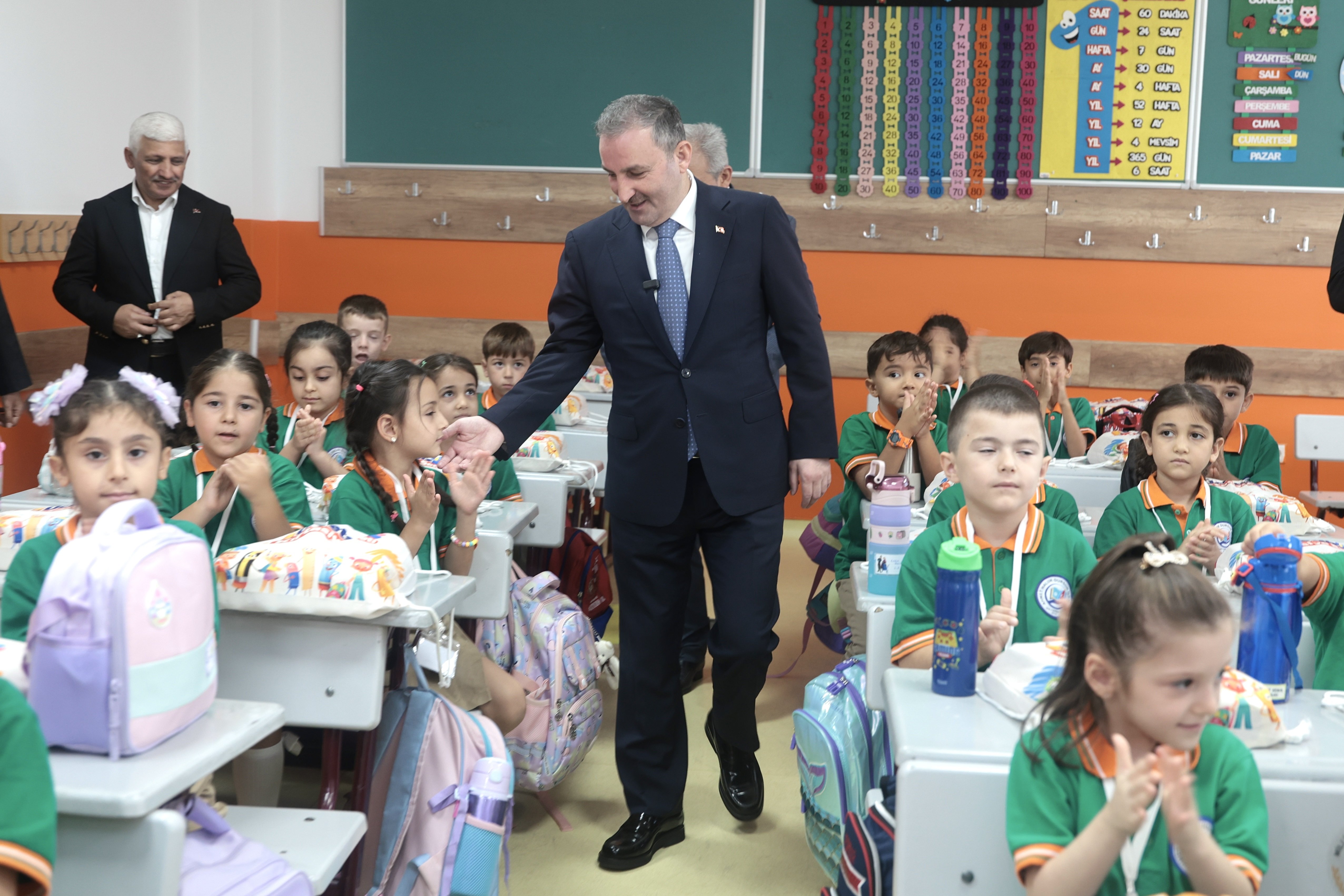 Sultanbeyli Belediyesi kırtasiye seti dağıtımı