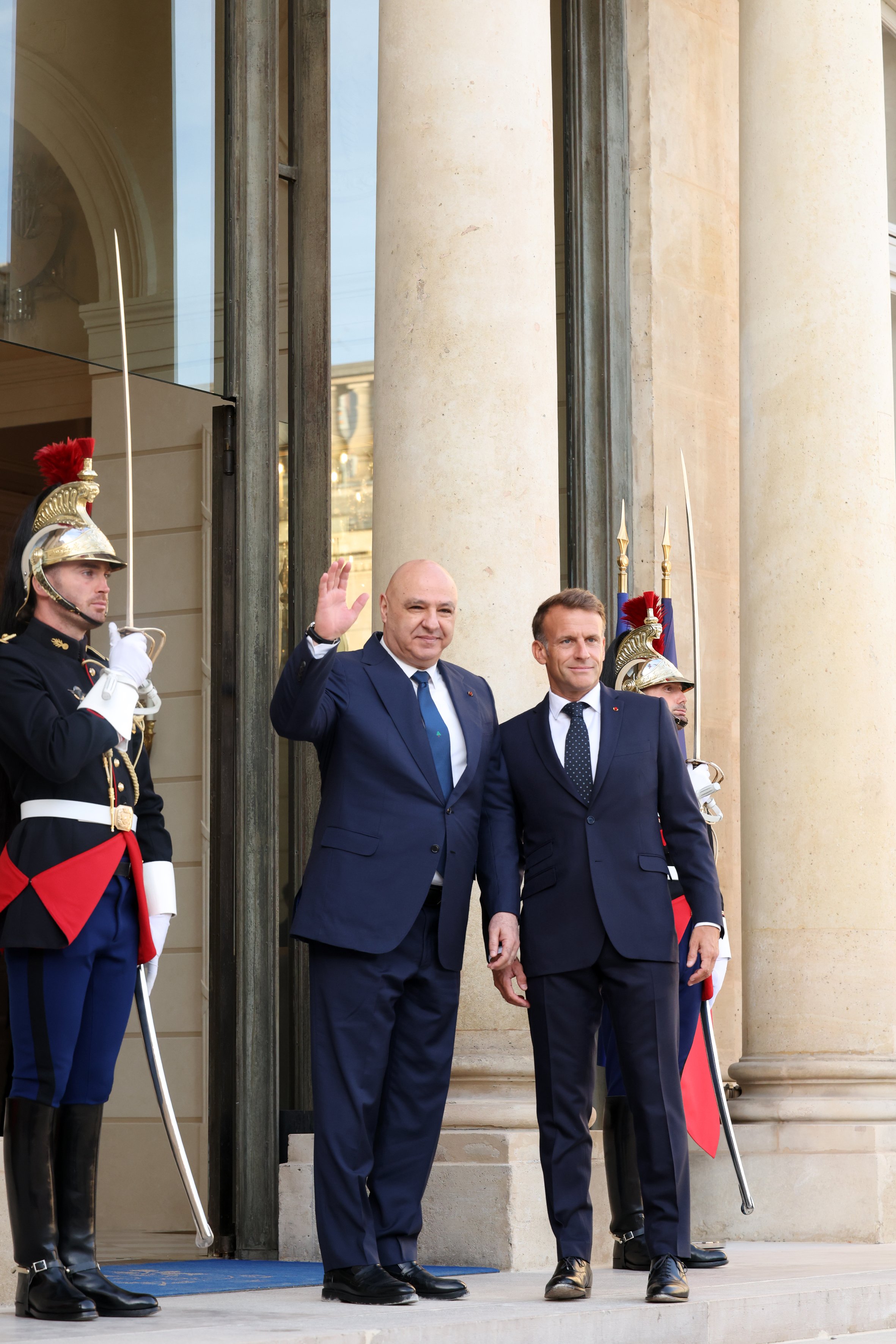 Lübnan Cumhurbaşkanı Avn, Fransa Cumhurbaşkanı Macron ile görüştü