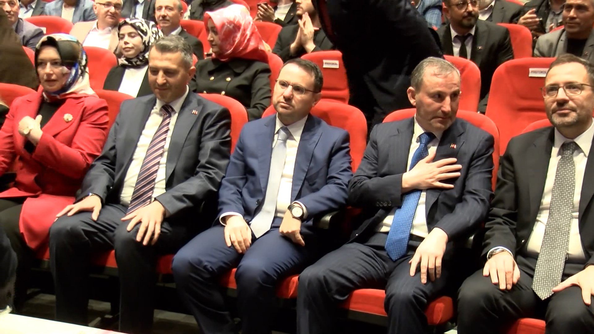 Bakan Gürlek, partililere hitap etti