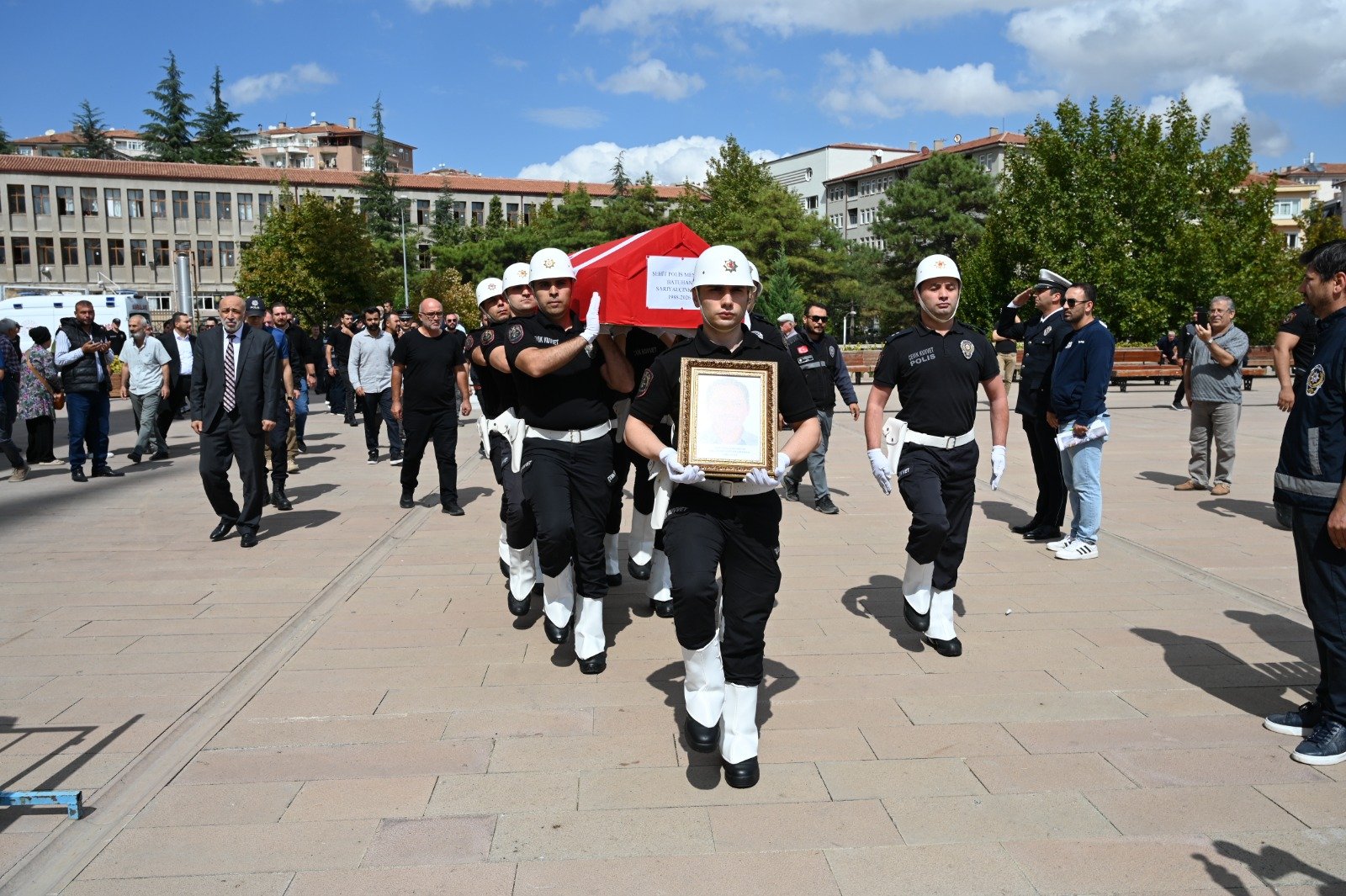 Şehit Polis Memuru Batuhan Sarıyalçınkaya için tören