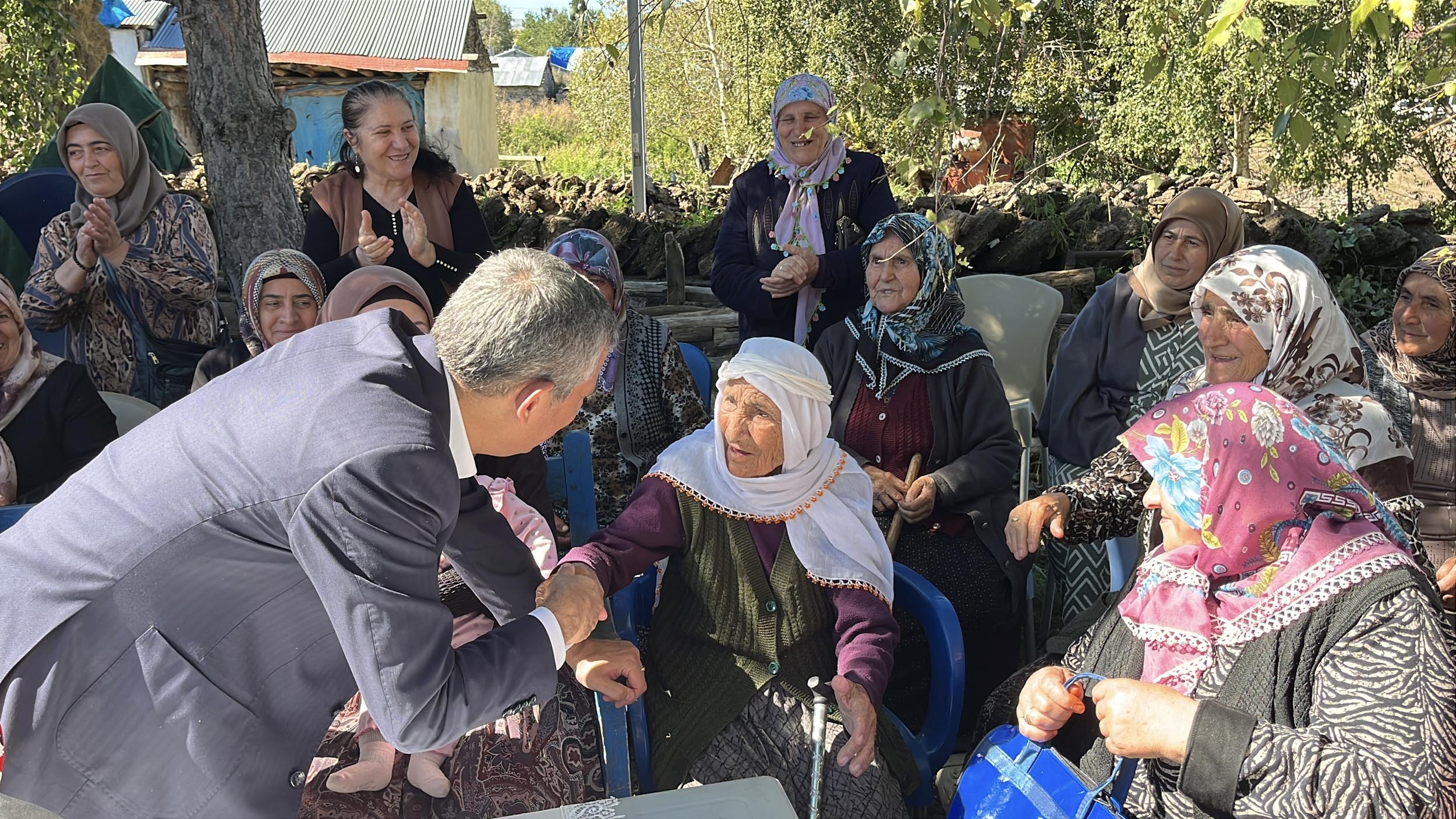 Özgür Özel pazar esnafı ziyareti