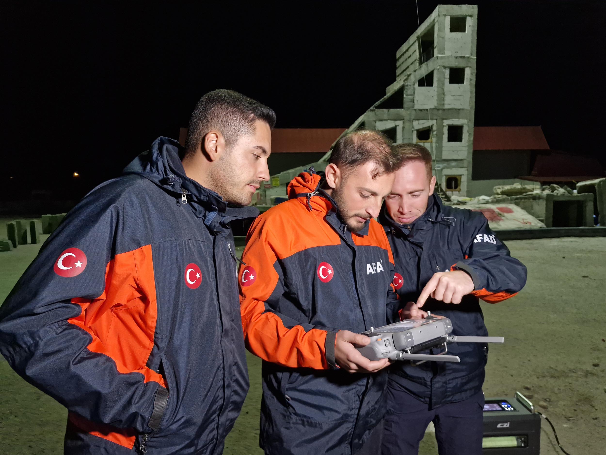 AFAD enkaz alanı aydınlatma çalışması