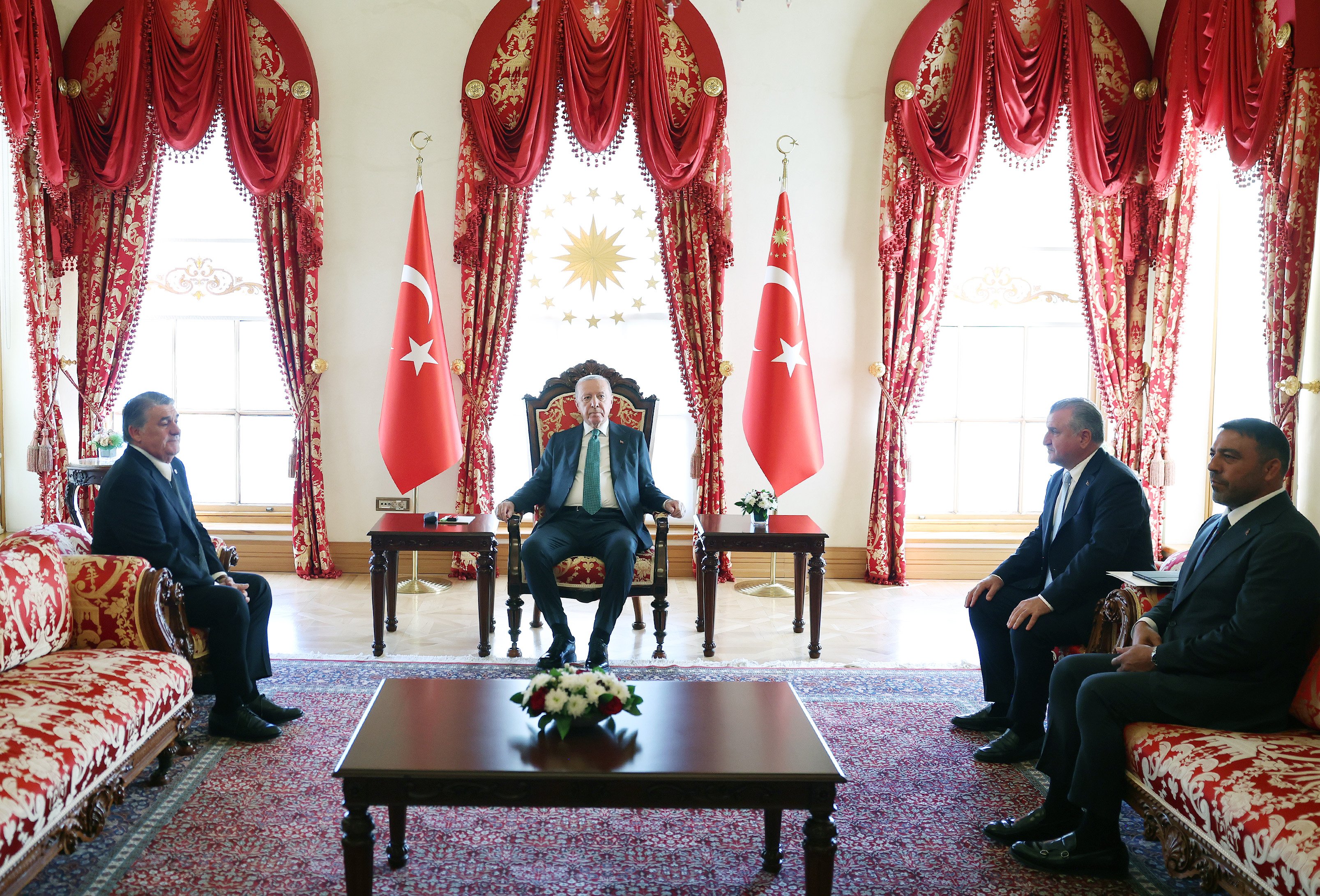 Cumhurbaşkanı Erdoğan, spor yöneticileriyle görüştü