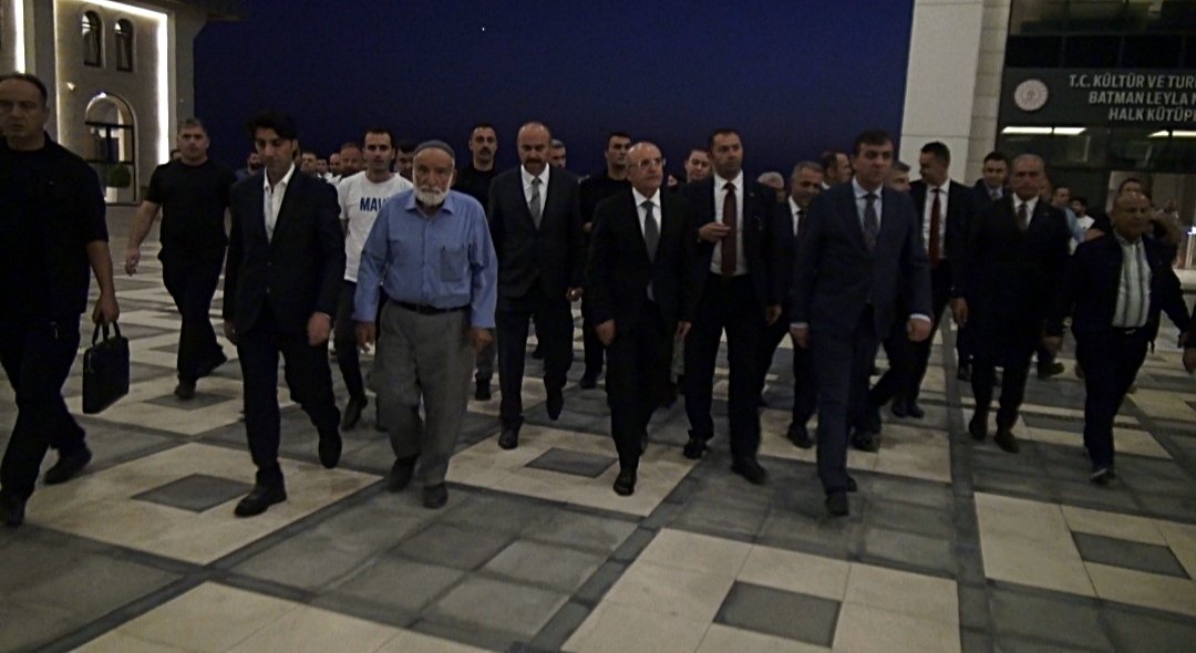Bakan Şimşek, yeğeninin taziyesine katıldı