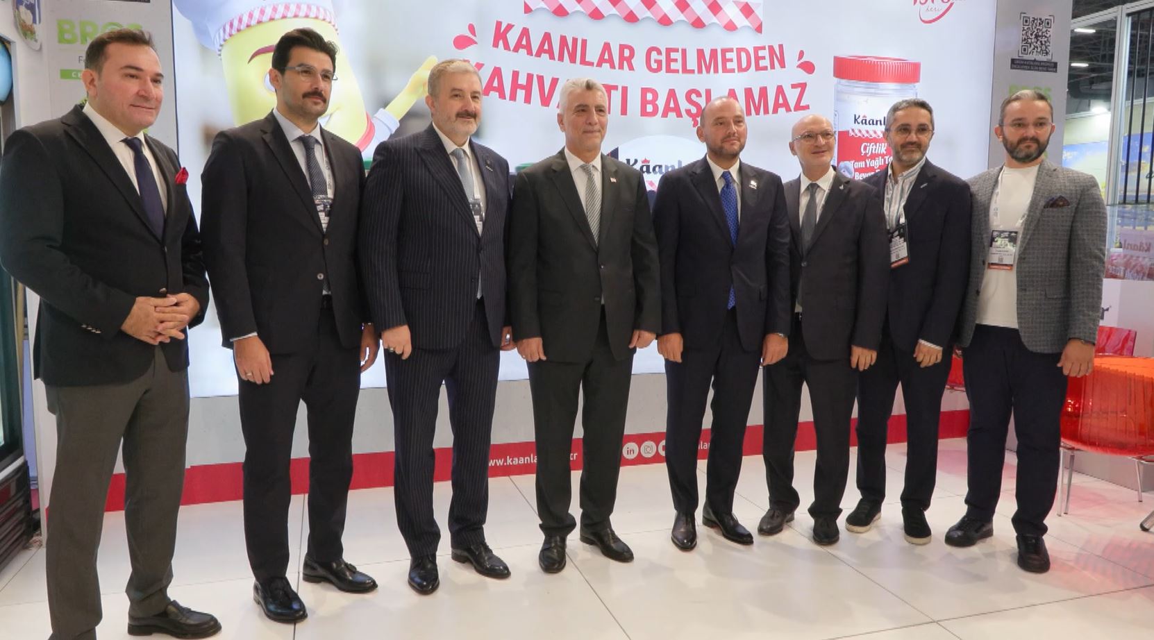Bakan Bolat fuar alanında incelemelerde bulundu