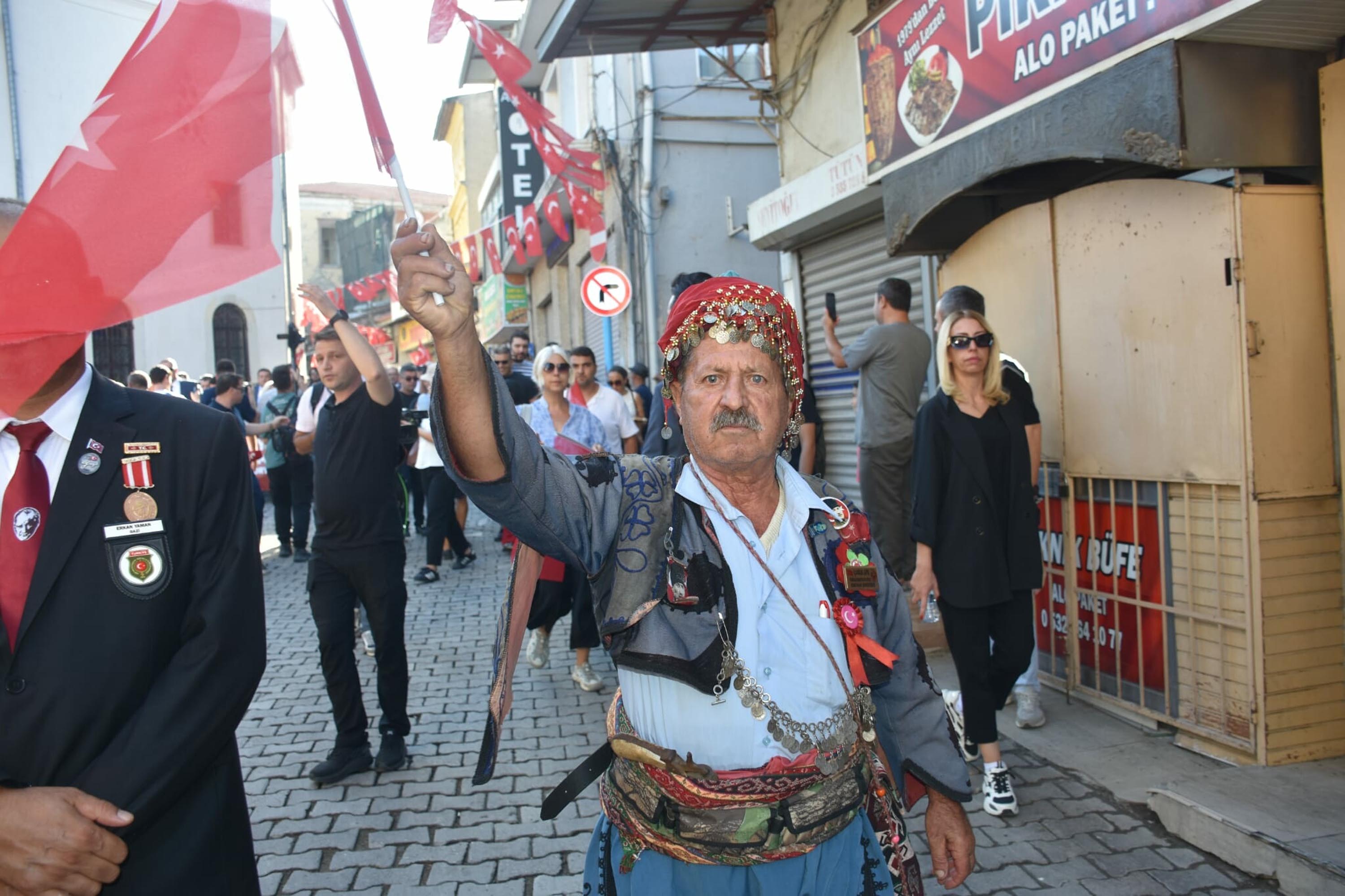7’den 70’e İzmirliler
