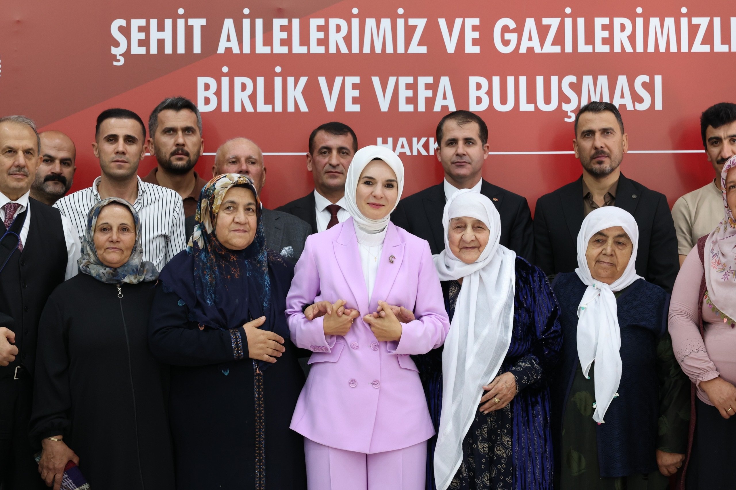 Şehit aileleri ve gazilerle buluşma etkinliğinde Aile ve Sosyal Hizmetler Bakanı Mahinur Özdemir Göktaş.