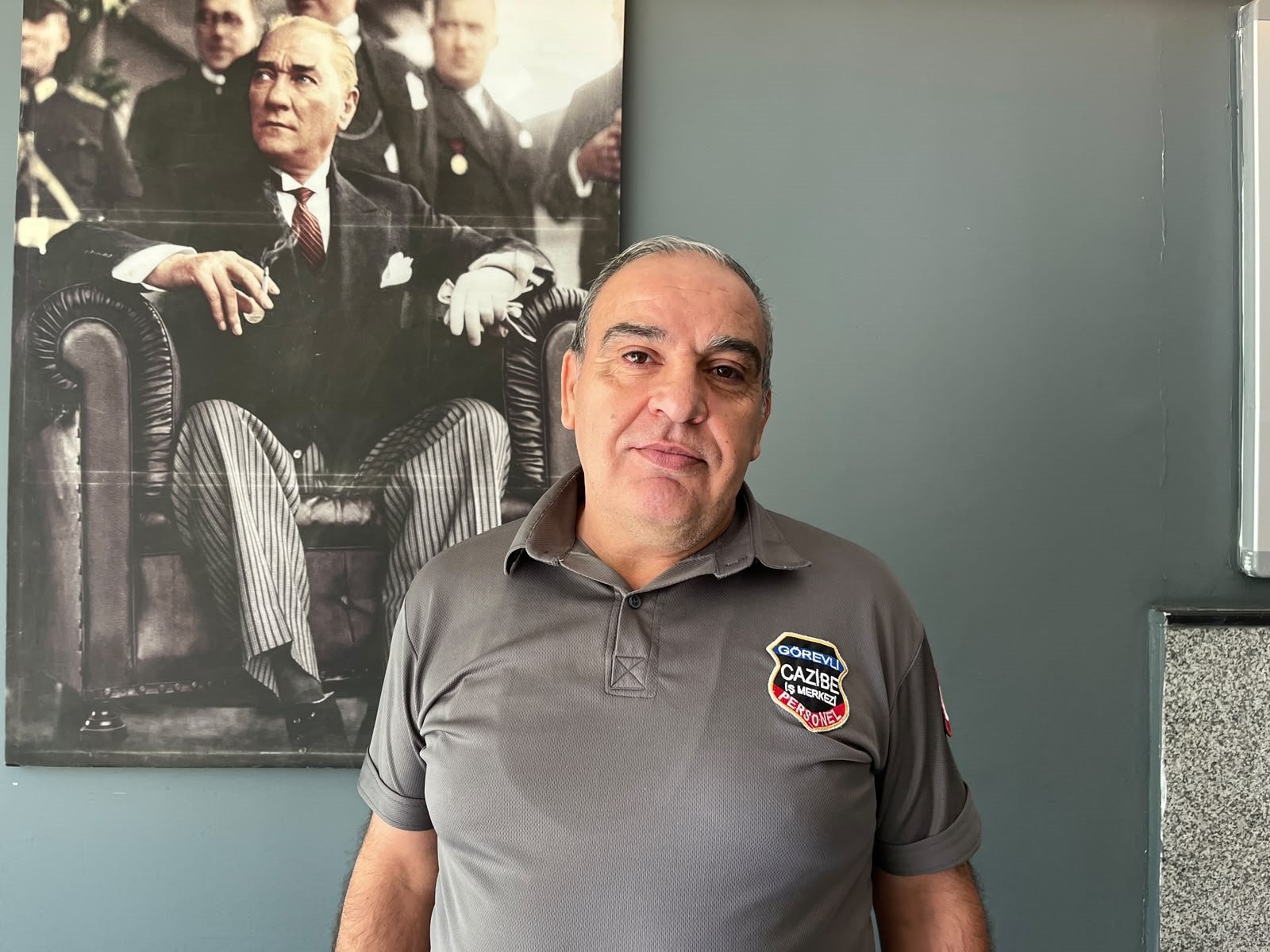 Deprem anında iş merkezinden çıkan vatandaşlar