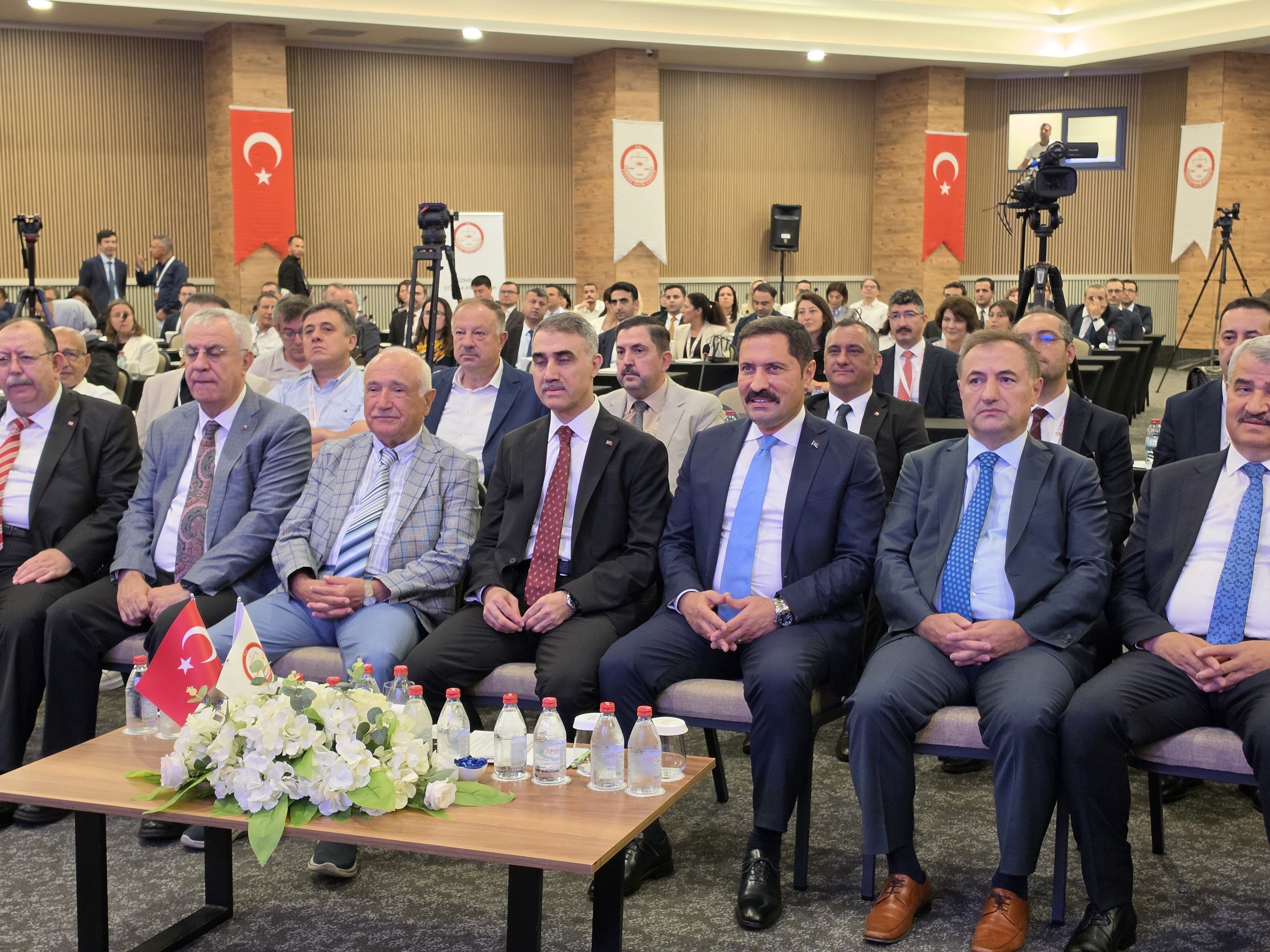 YSK Başkanı Serdar Mutta Hatay programında konuşma yapıyor
