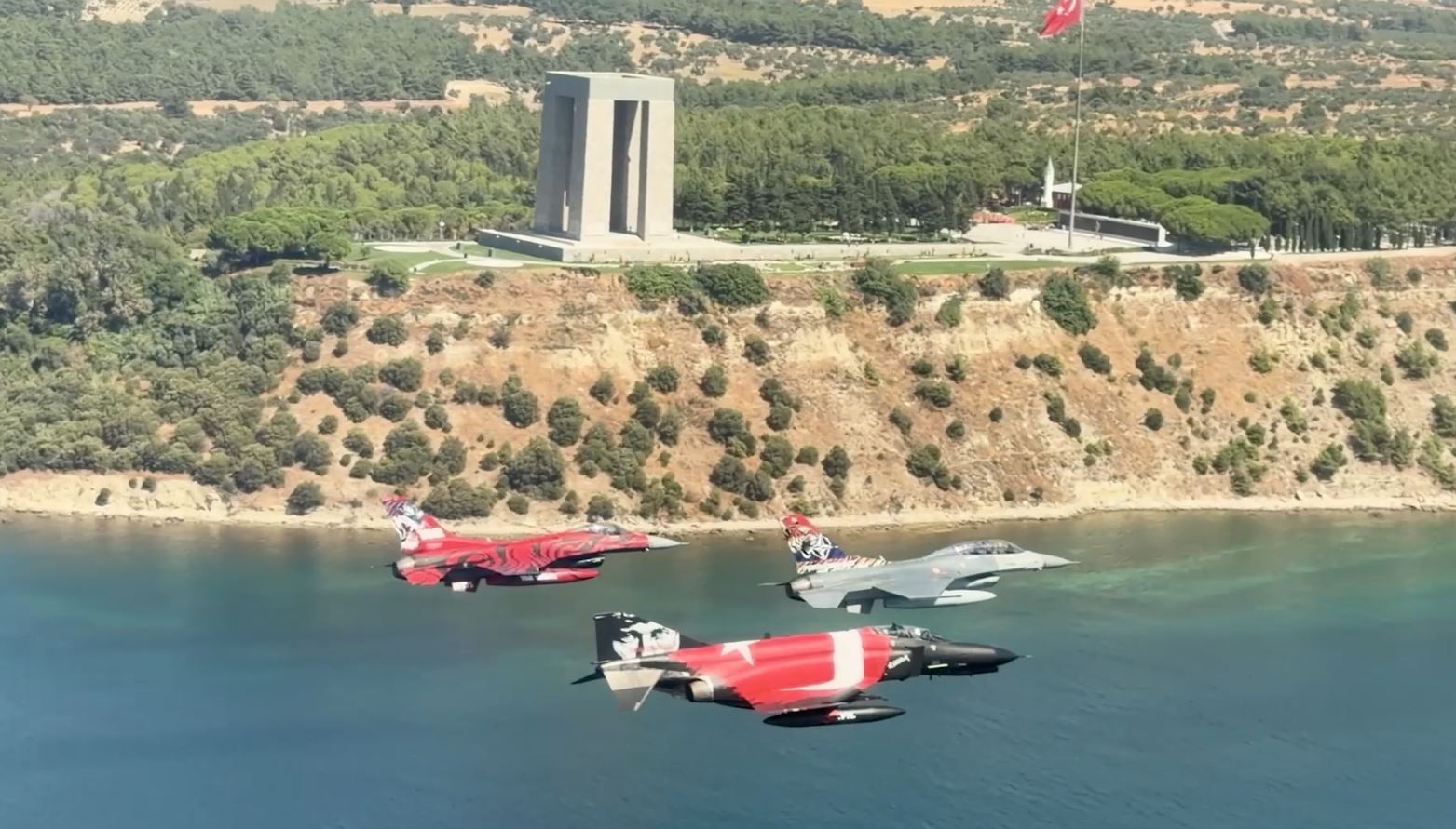Hava Kuvvetleri Komutanı Orgeneral Rafet Dalkıran yılın ilk uçuşunu gerçekleştirdi