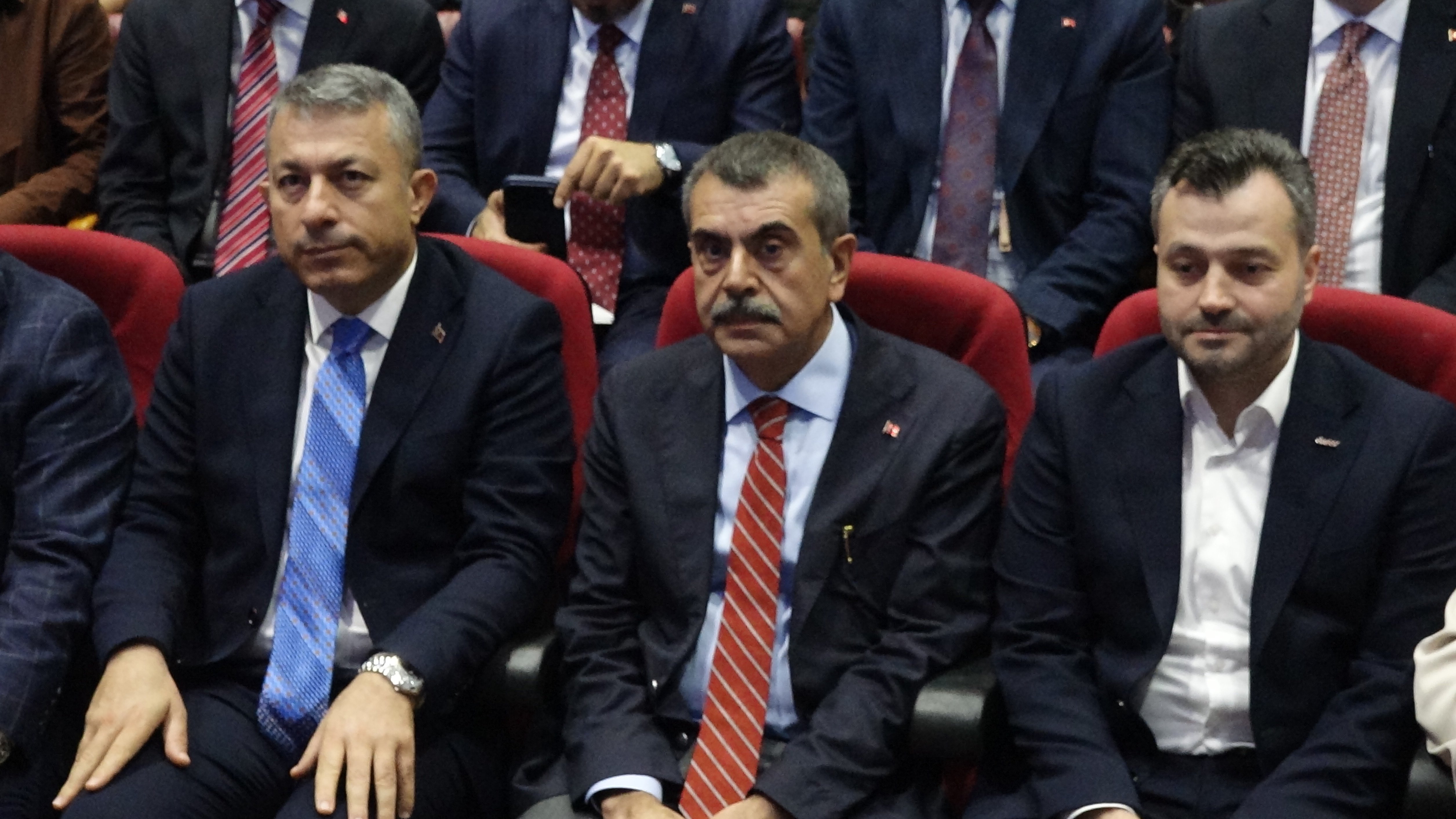Bakan Tekin kurultayda