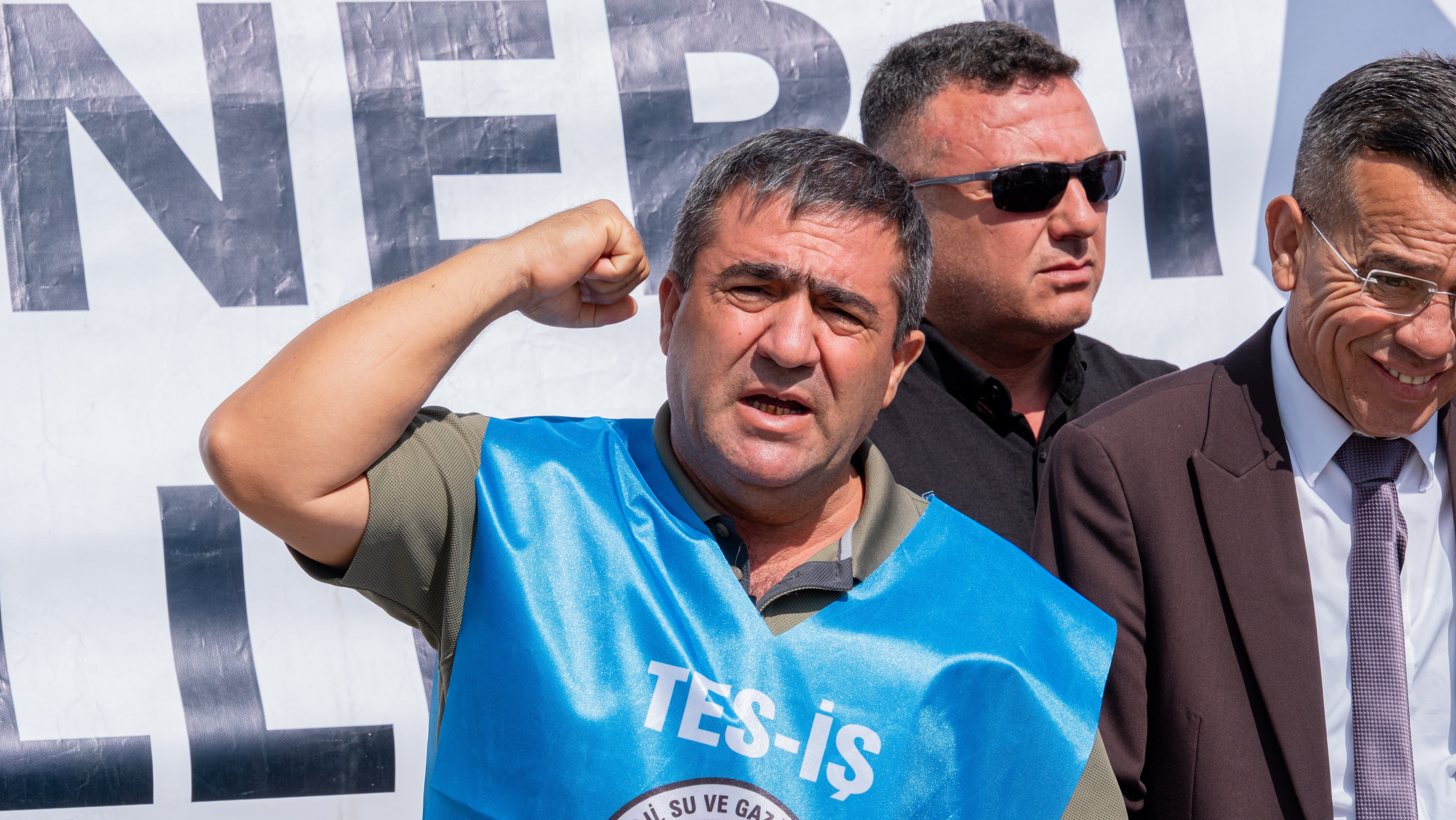 TES-İŞ Yatağan Şube Başkanı Fatih Erçelik Danıştay önünde konuştu